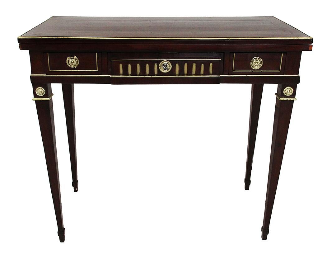 Game table Louis XVI period
Elegant game table in dark wood. When opening, we discover a green velvet tray. 
18th century furniture, Louis XVI period and style
Dimensions (height / width / depth): 75 x 85 x 42 cm

> to note: replacement of the