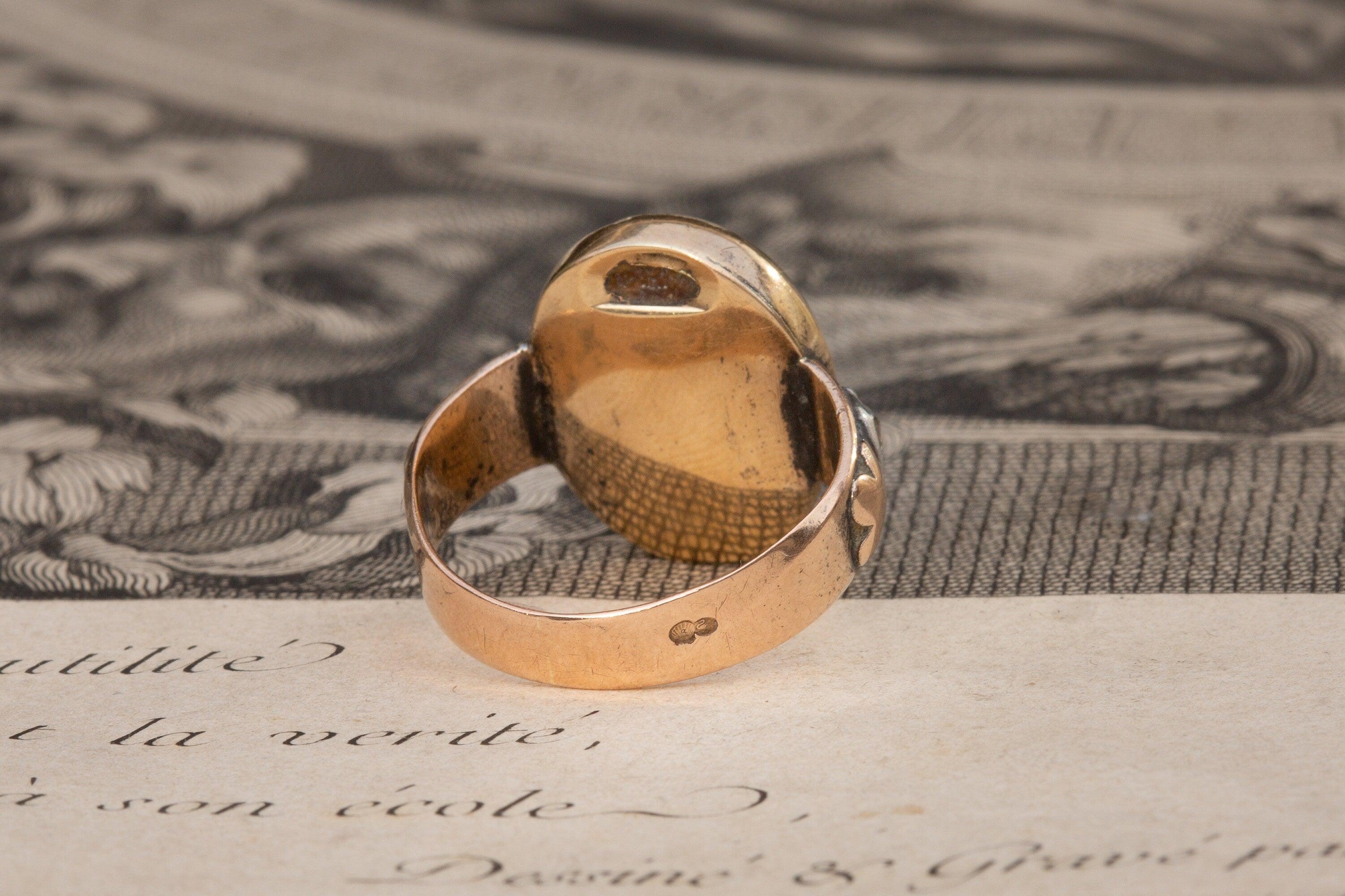 18th Century Garnet Intaglio Signet Ring In Fair Condition In London, GB