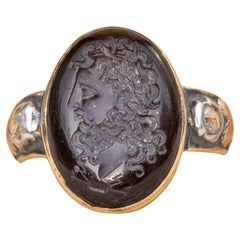 Anello con incisione di granato del XVIII secolo