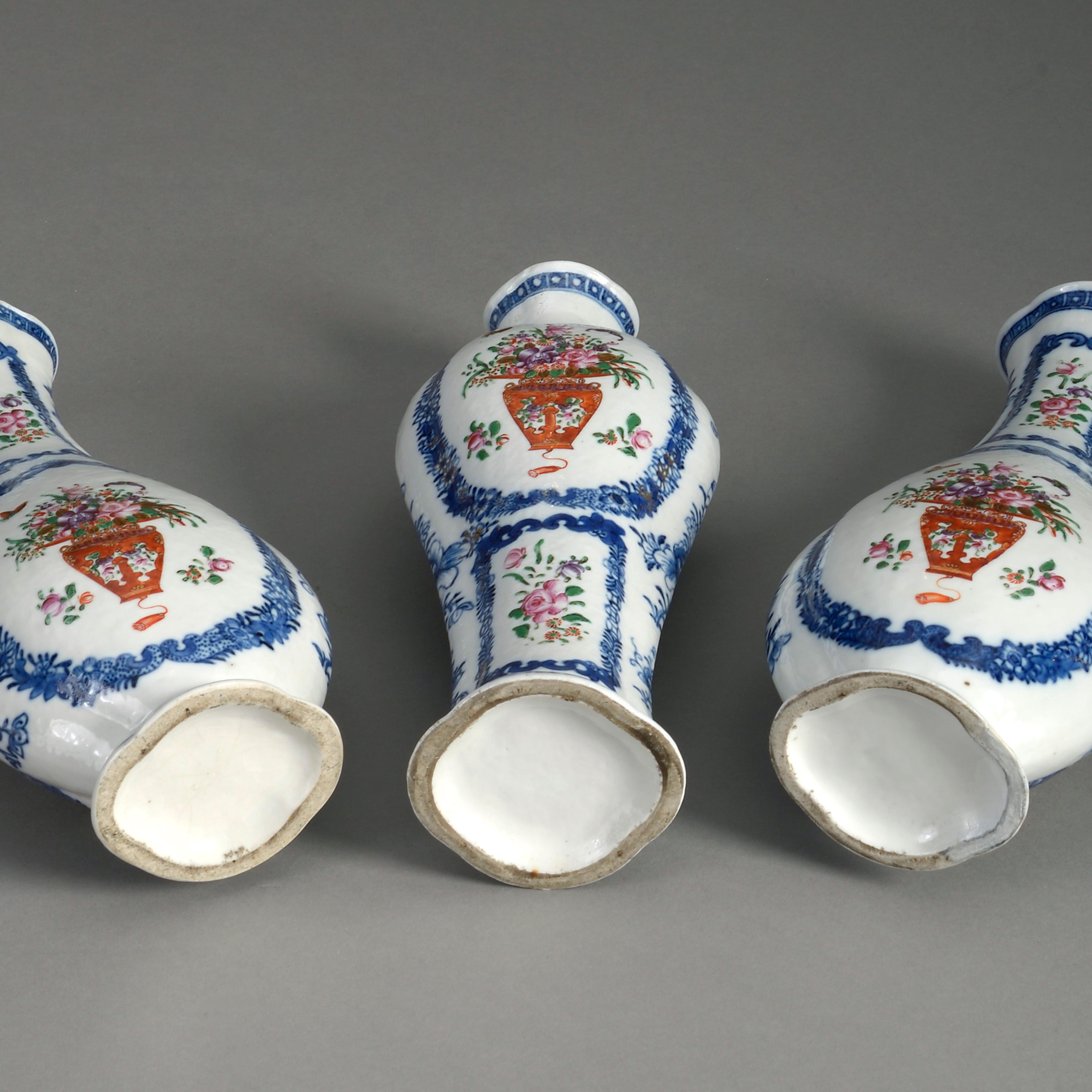 18th Century Garniture of Three Qianlong Period Famille Rose Porcelain Vases In Good Condition In London, GB