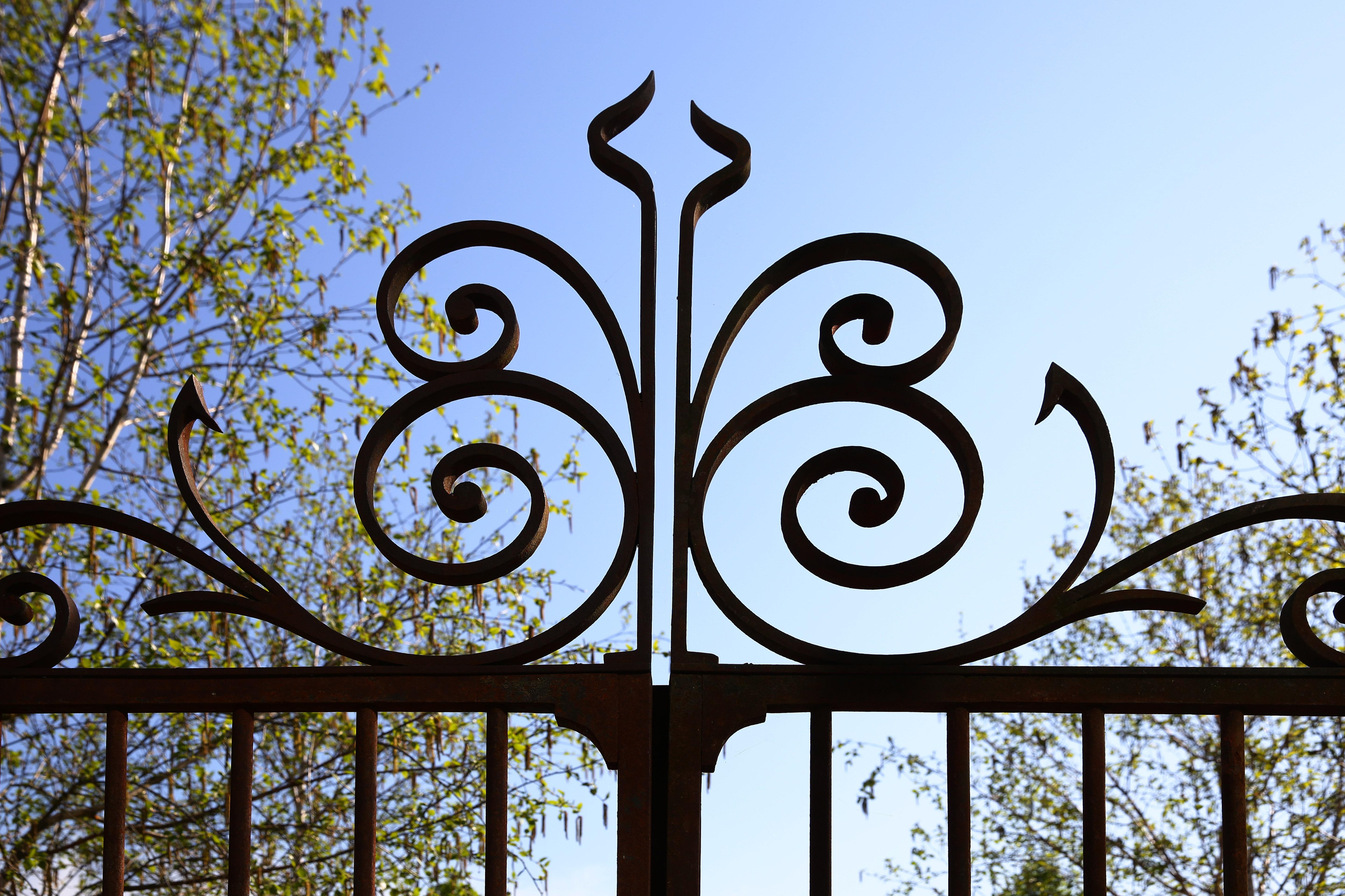 18th Century Gate in Baroque Style 10