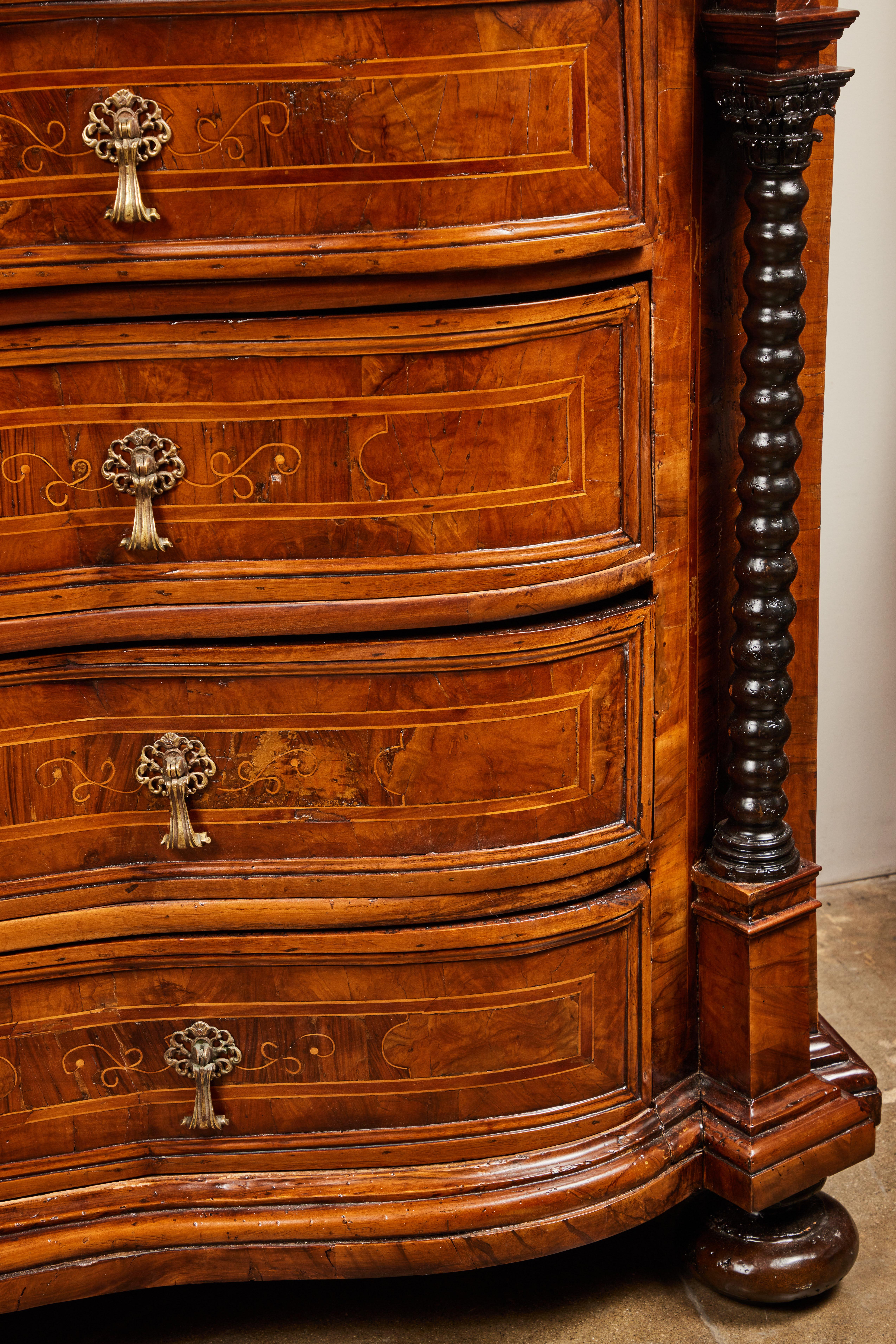 Commode génoise du XVIIIe siècle Bon état - En vente à Los Angeles, CA