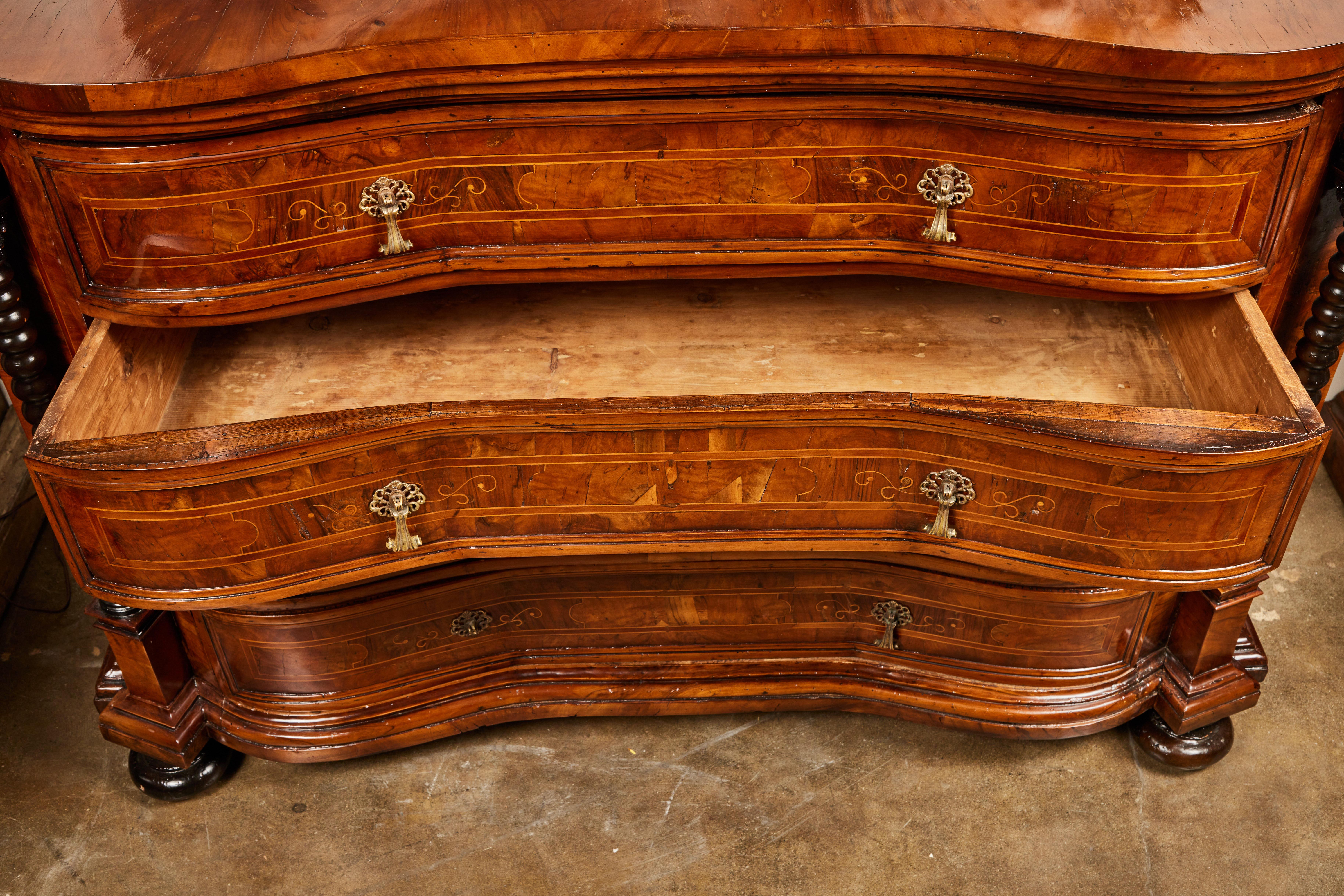 18th Century Genovese Commode For Sale 1