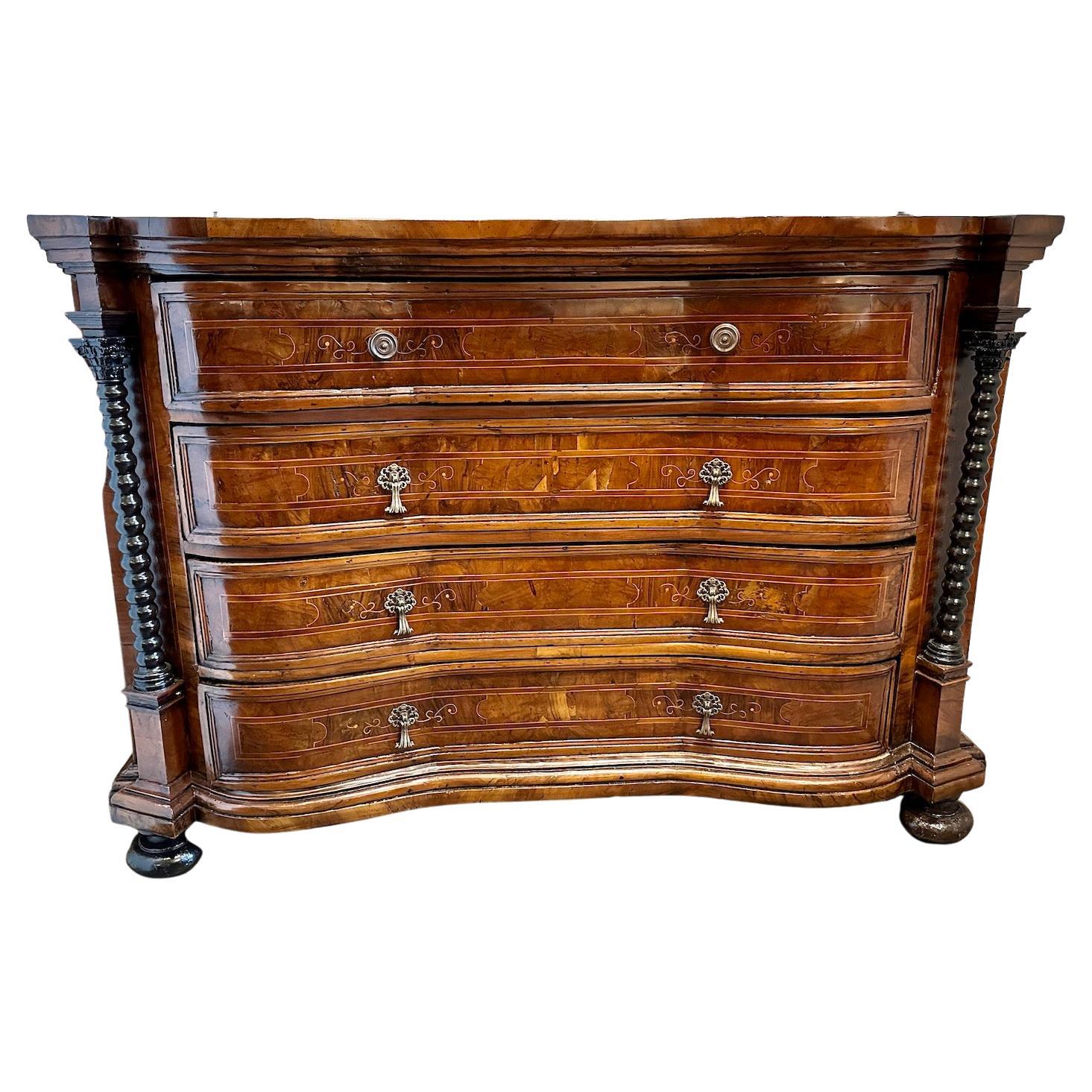 Commode génoise du XVIIIe siècle en vente