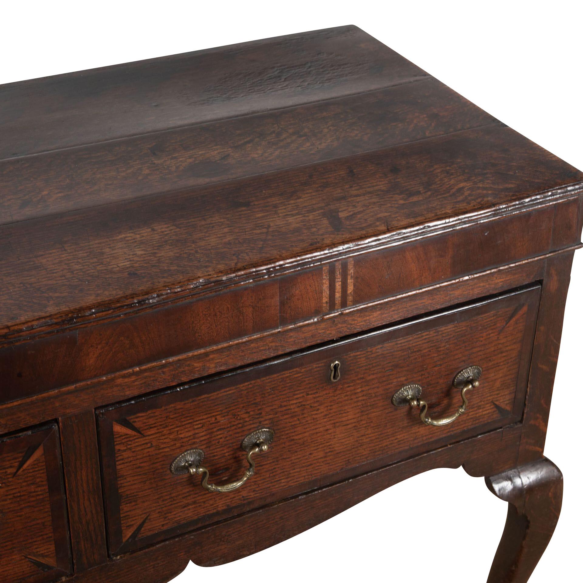 18th Century Geo III Oak and Mahogany Dresser In Good Condition For Sale In Shipston-On-Stour, GB