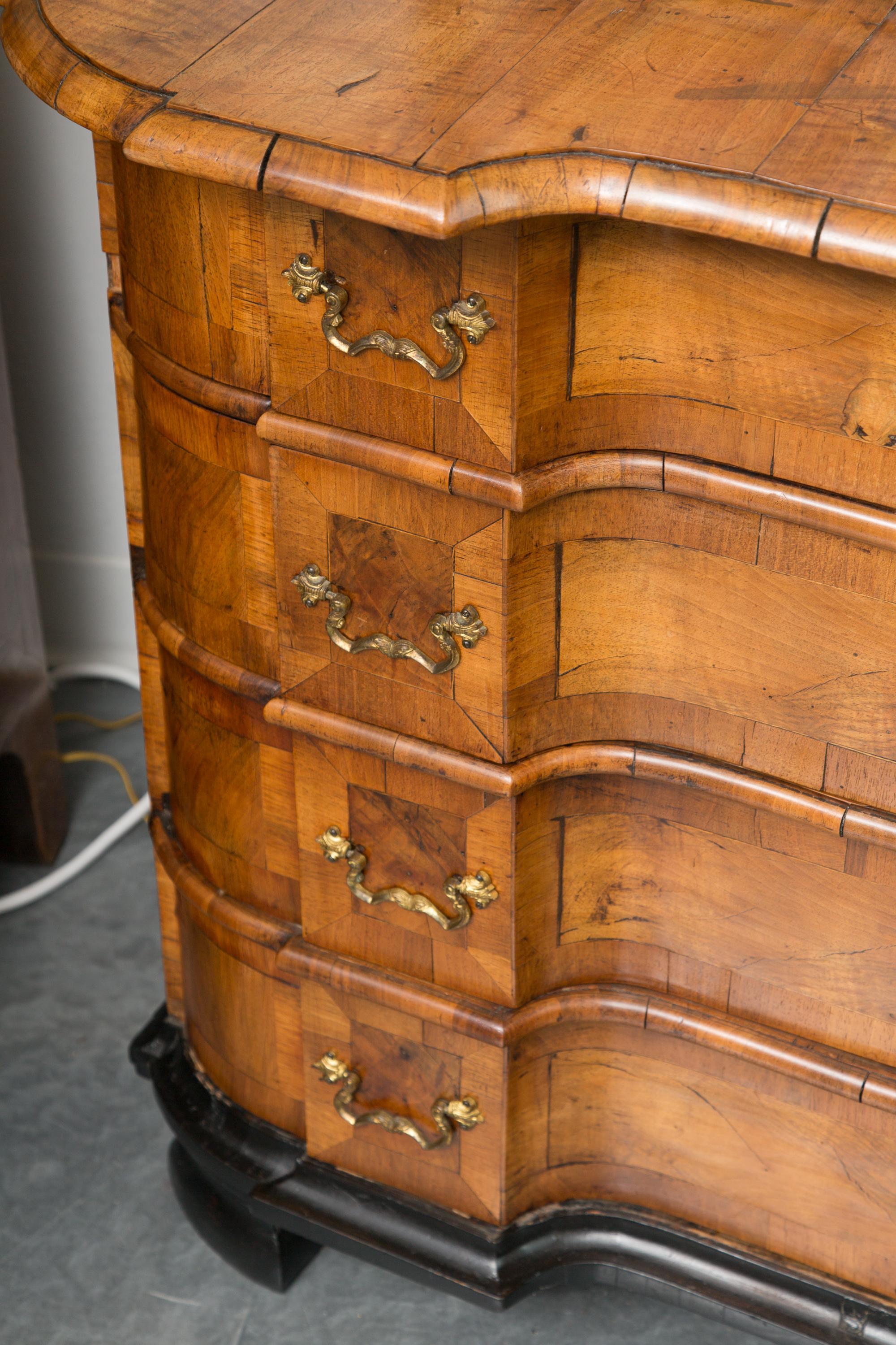 18th Century George I Burled Walnut Double-Dome Cabinet 4