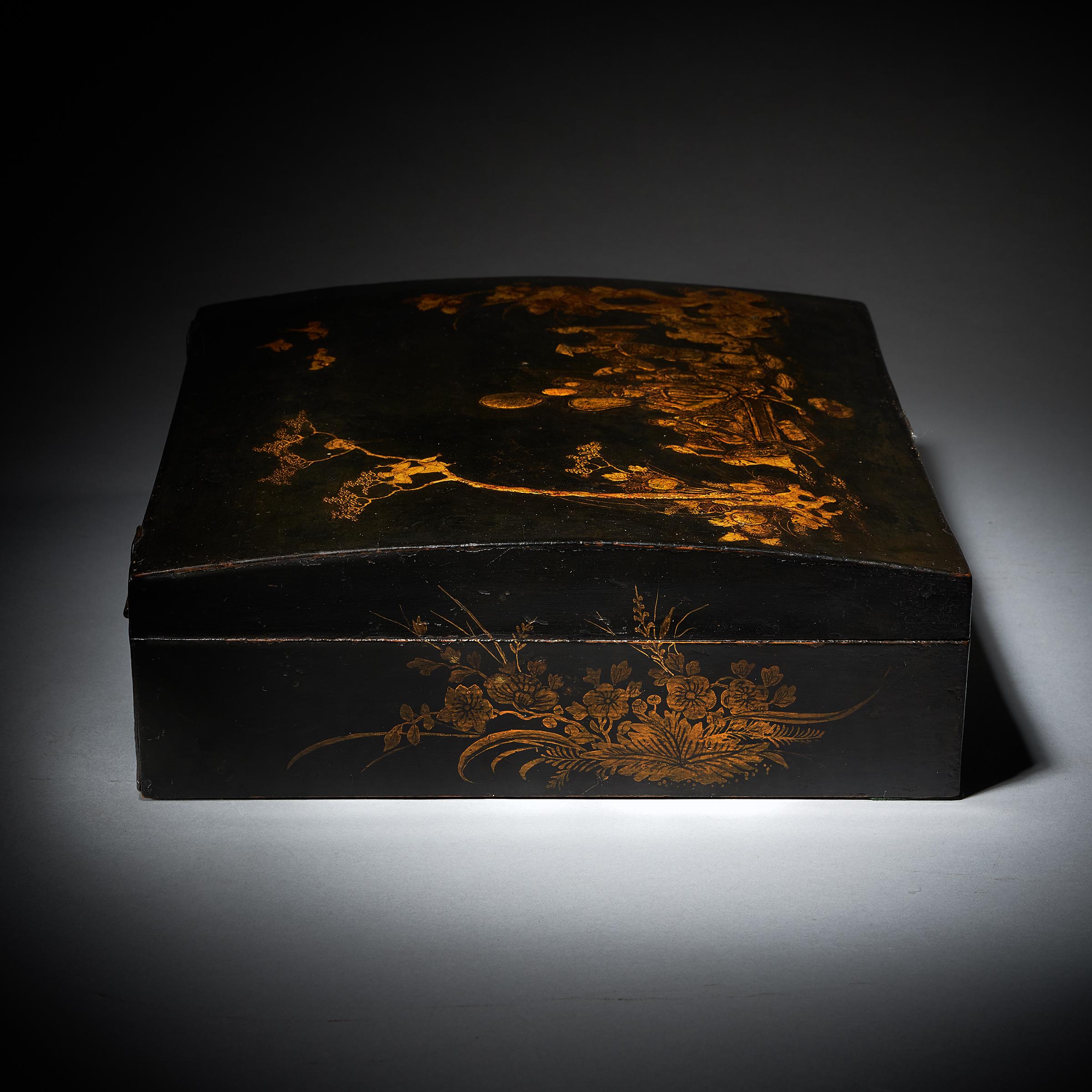 18th Century George I Domed Topped Japanned Chinoiserie Falconry Box, circa 1710 In Good Condition For Sale In Oxfordshire, United Kingdom