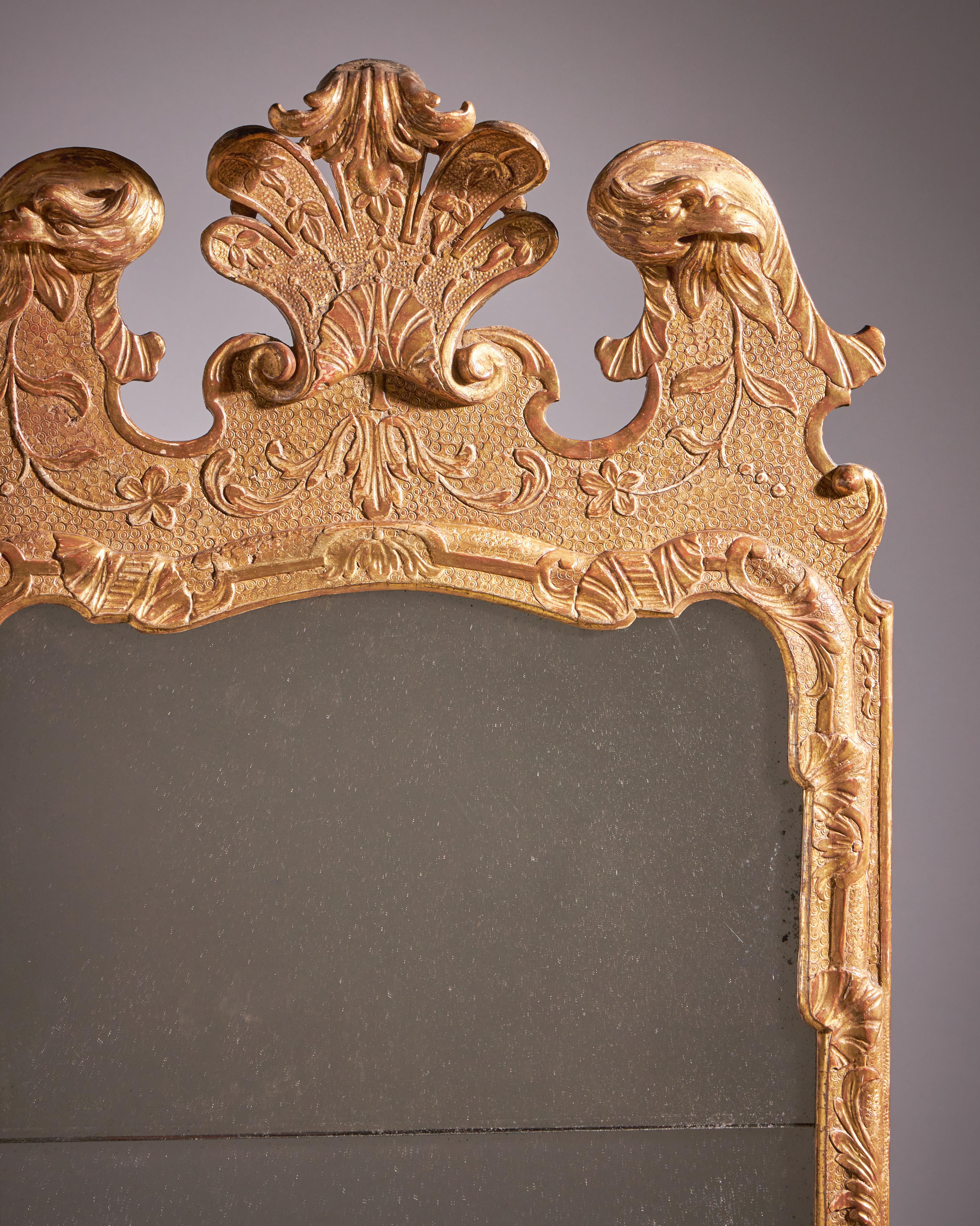 XVIIIe siècle et antérieur Miroir de pilier George I du 18e siècle en gesso doré, à la manière de John Belchier en vente