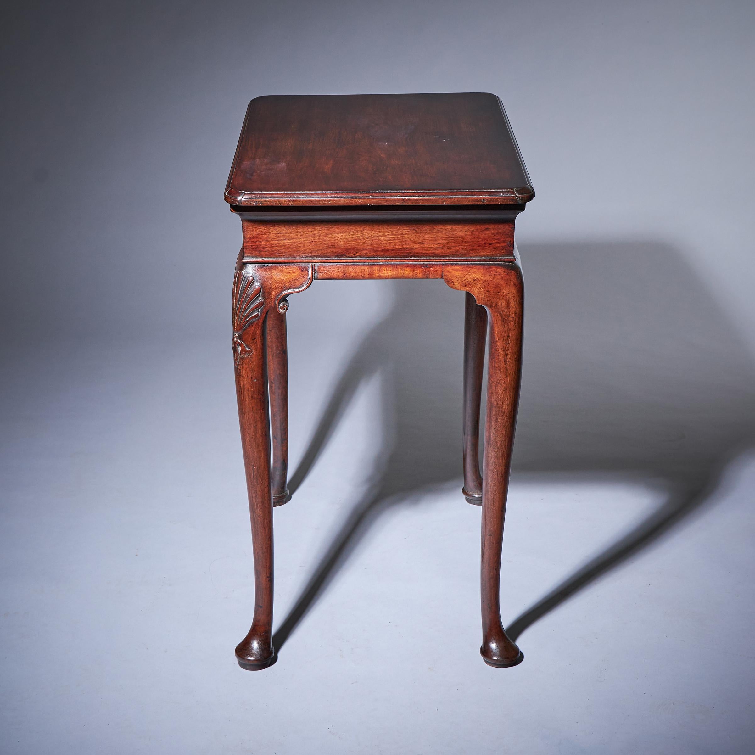 18th Century George I Mahogany Table of Diminutive Proportions, circa 1725 In Good Condition For Sale In Oxfordshire, United Kingdom