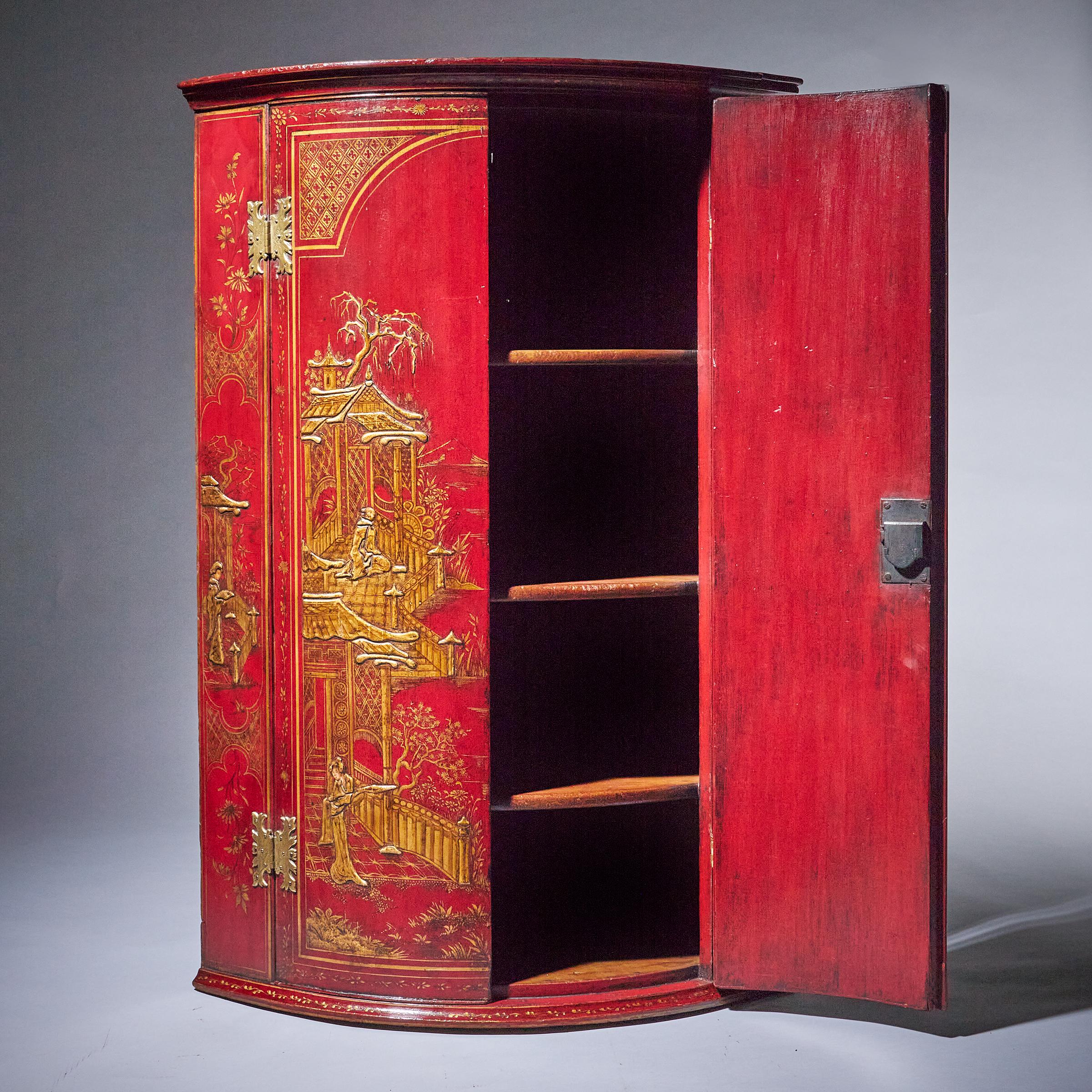 18th Century George II Scarlet/Red Japanned Corner Cupboard, Att. Giles Grendey In Good Condition For Sale In Oxfordshire, United Kingdom