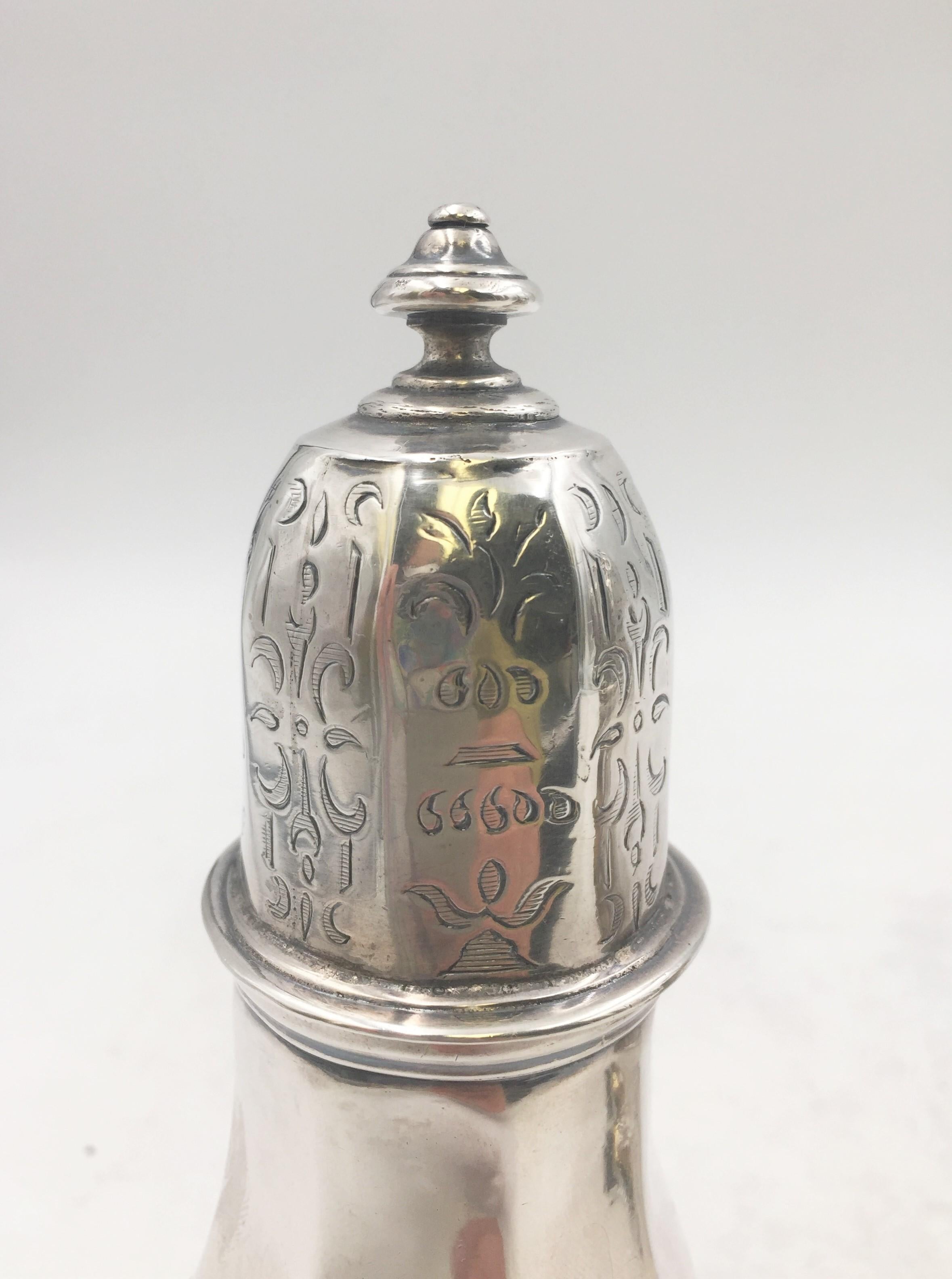 18th Century George I Silver Three-Piece Shaker/ Muffineer Set In Good Condition For Sale In New York, NY