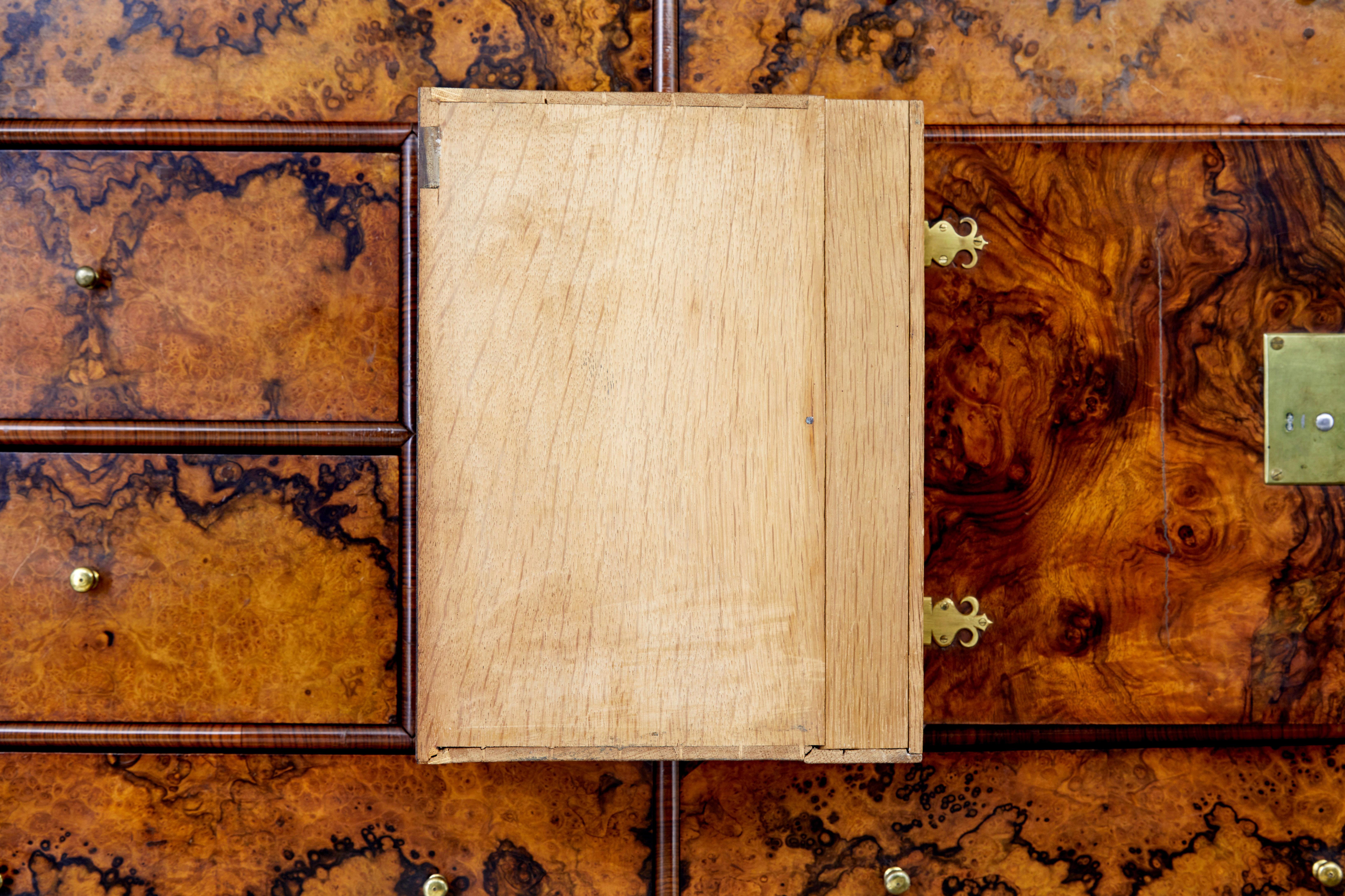 18th century George I walnut cabinet on chest in vendita 5