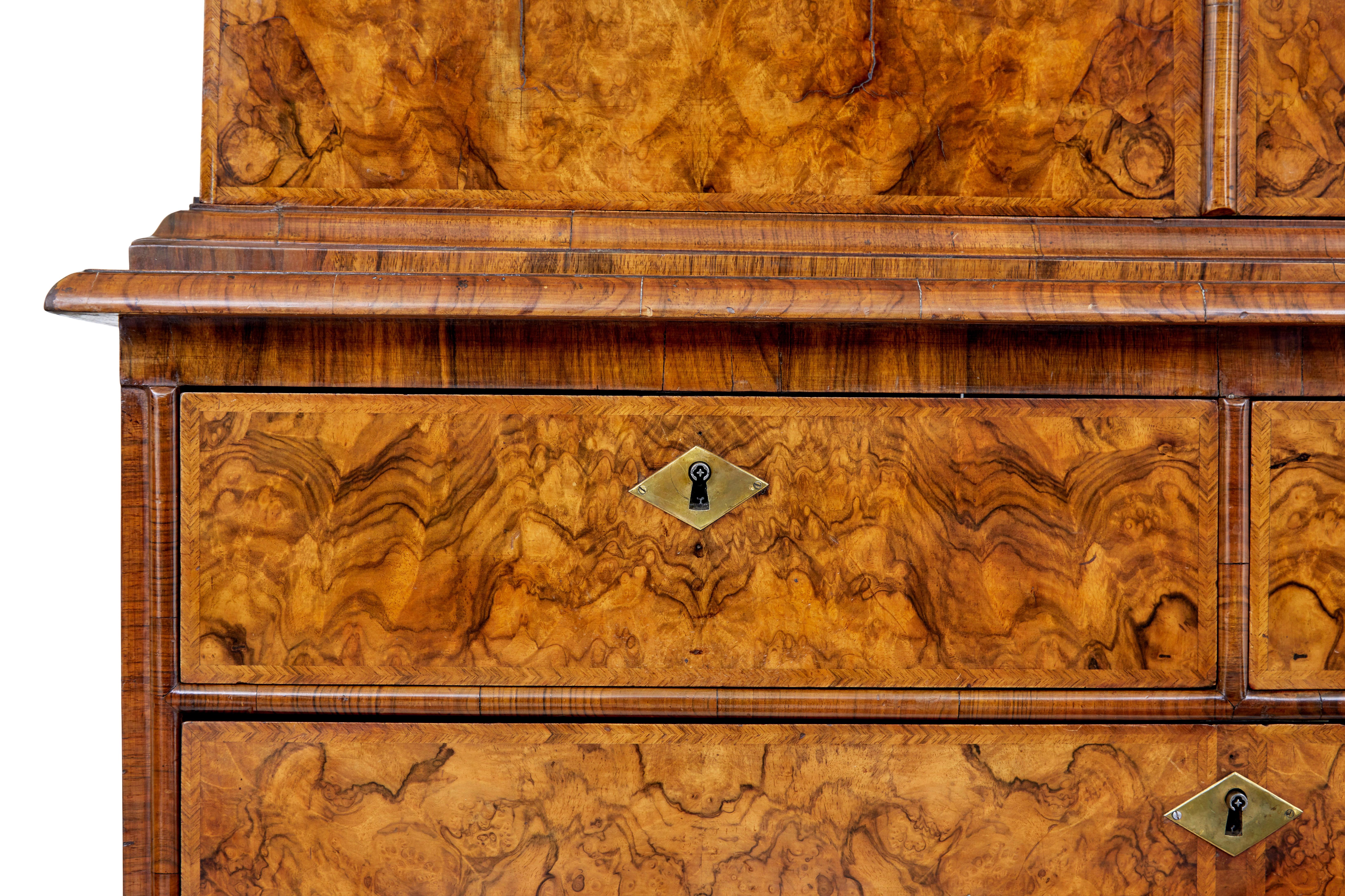 18th century George I walnut cabinet on chest in vendita 9