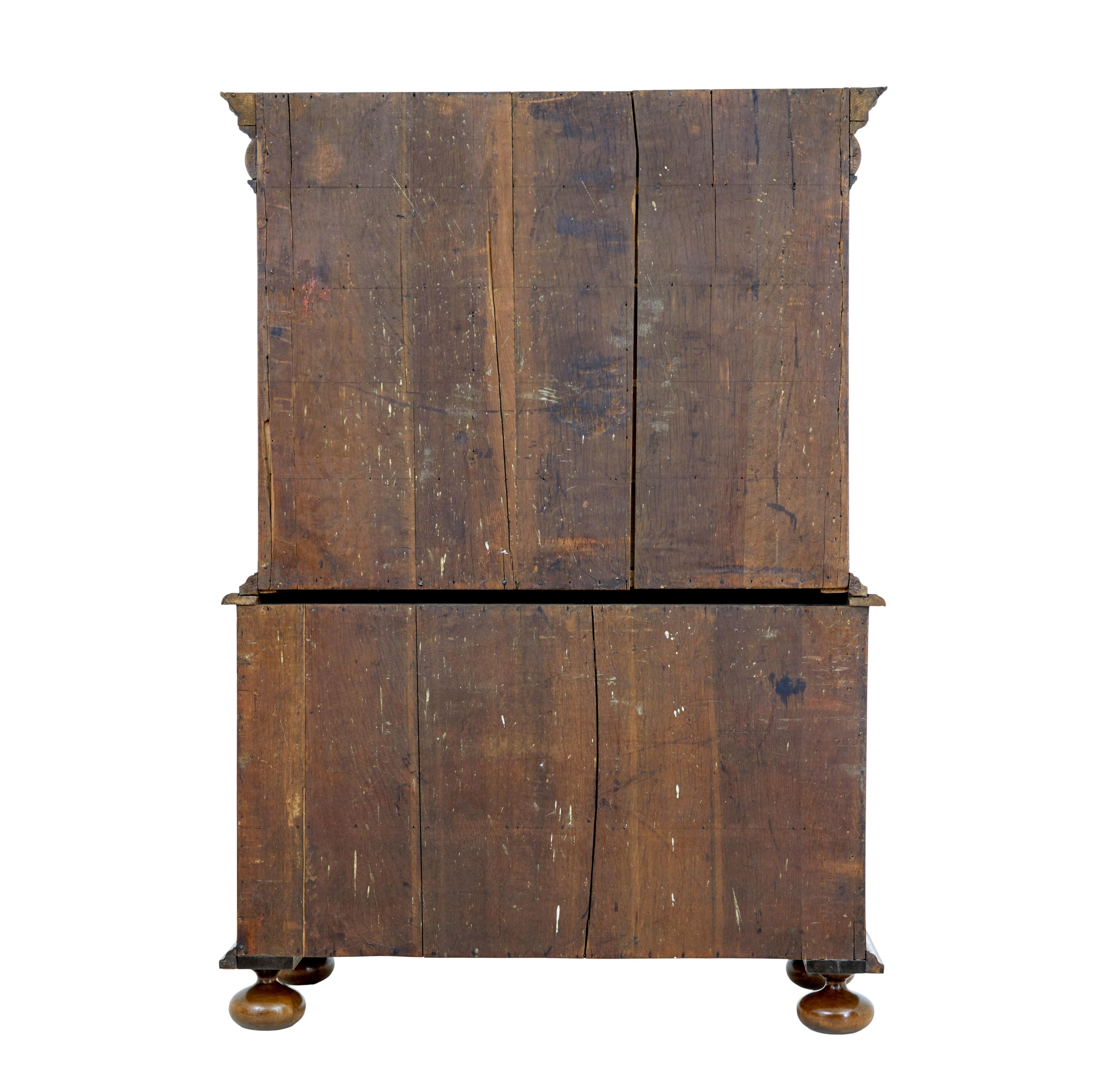 XVIII secolo 18th century George I walnut cabinet on chest in vendita