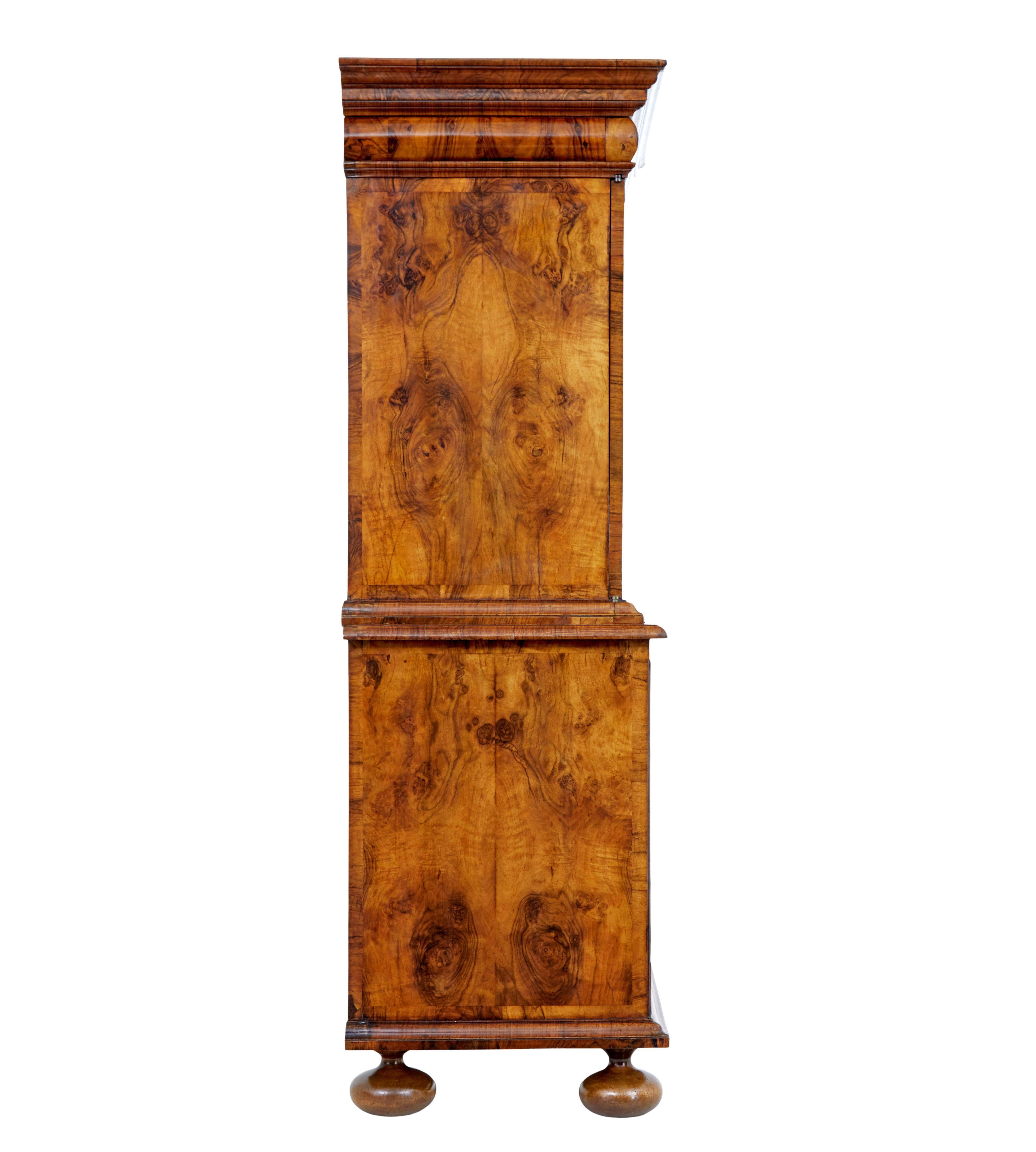 Noce 18th century George I walnut cabinet on chest in vendita