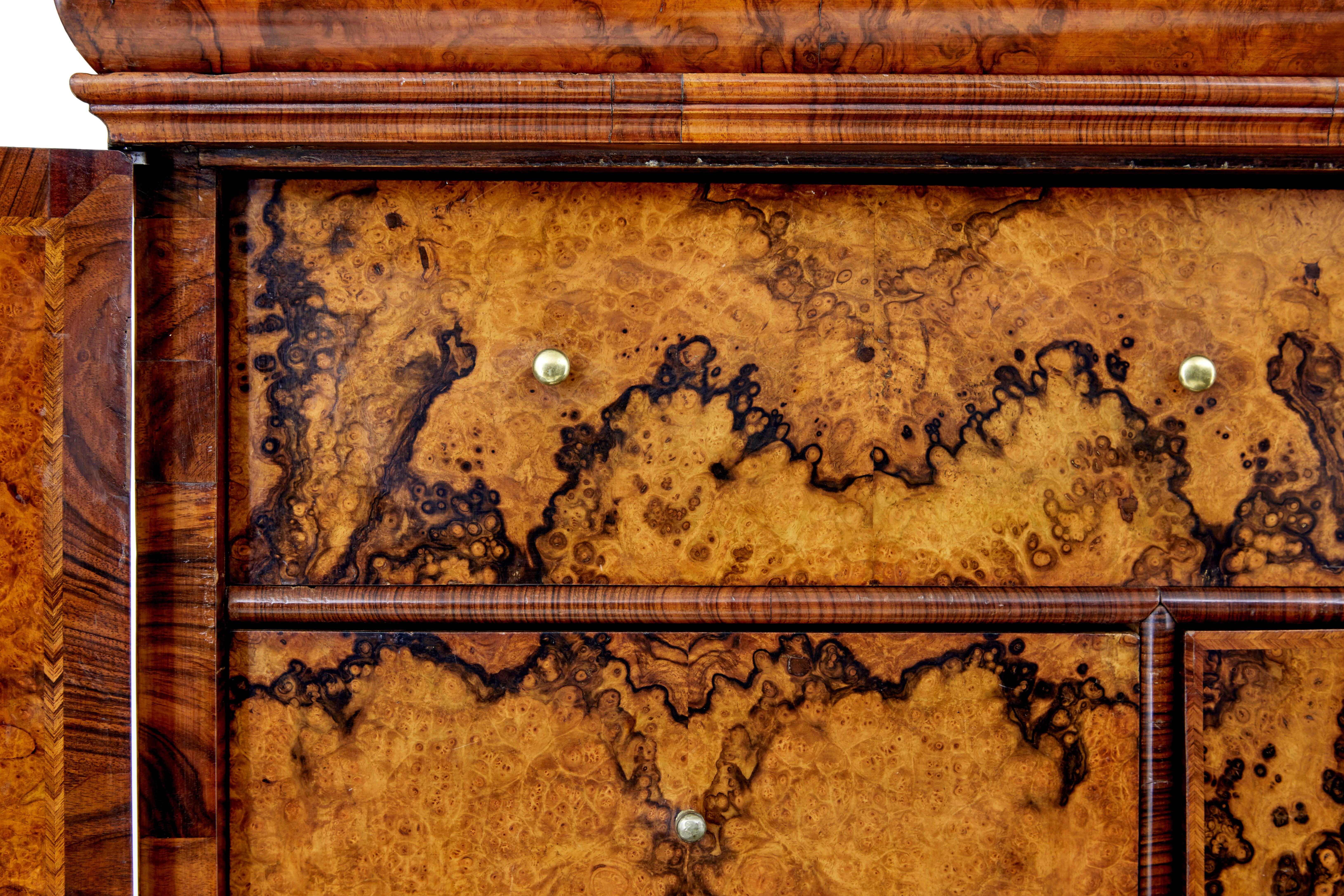 18th century George I walnut cabinet on chest in vendita 1