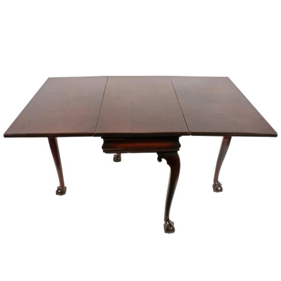 18th Century George II Drop Leaf Table In Good Condition For Sale In London, GB