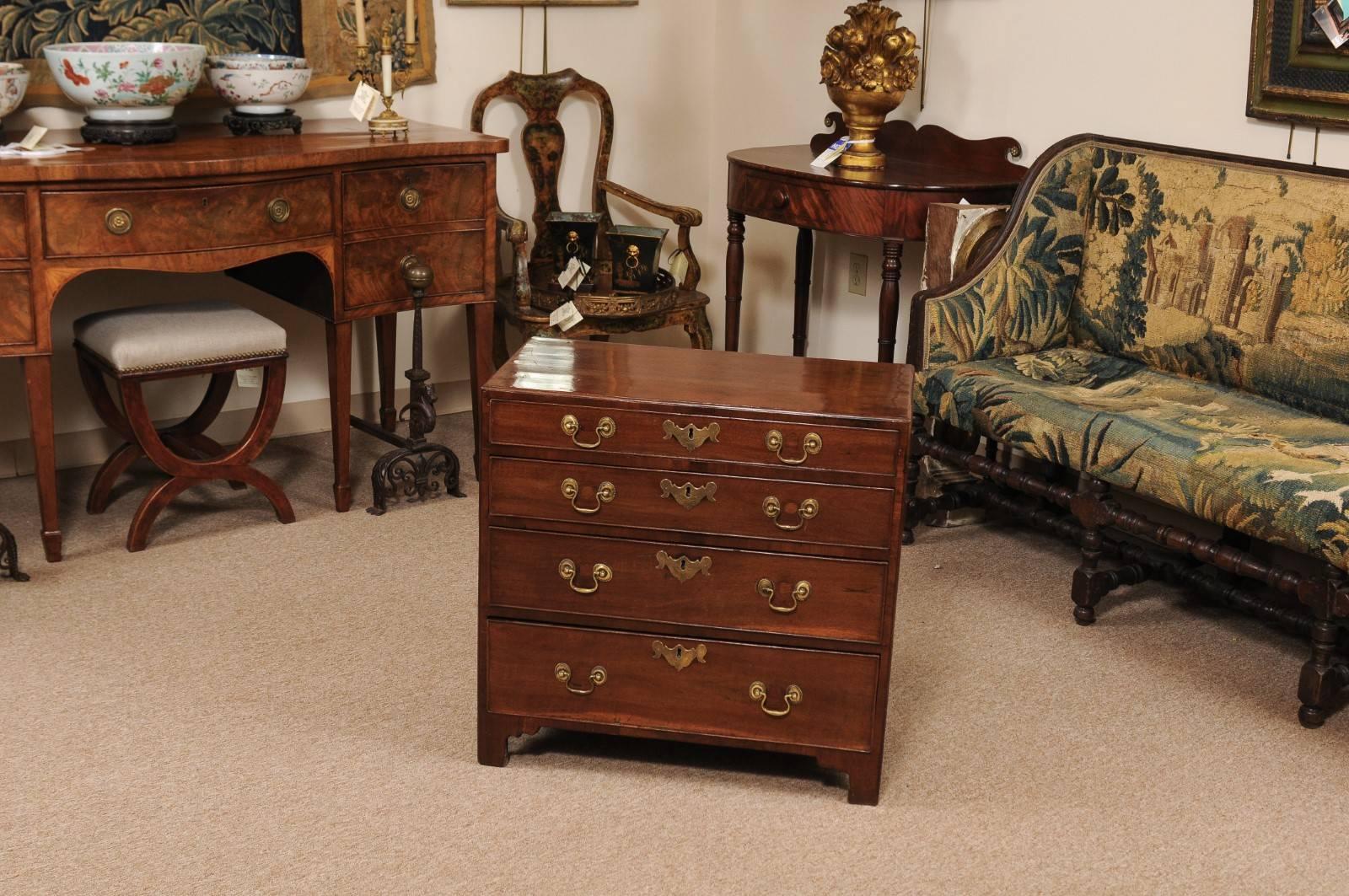 18th Century George II English Bachelor's Chest in Mahogany 4