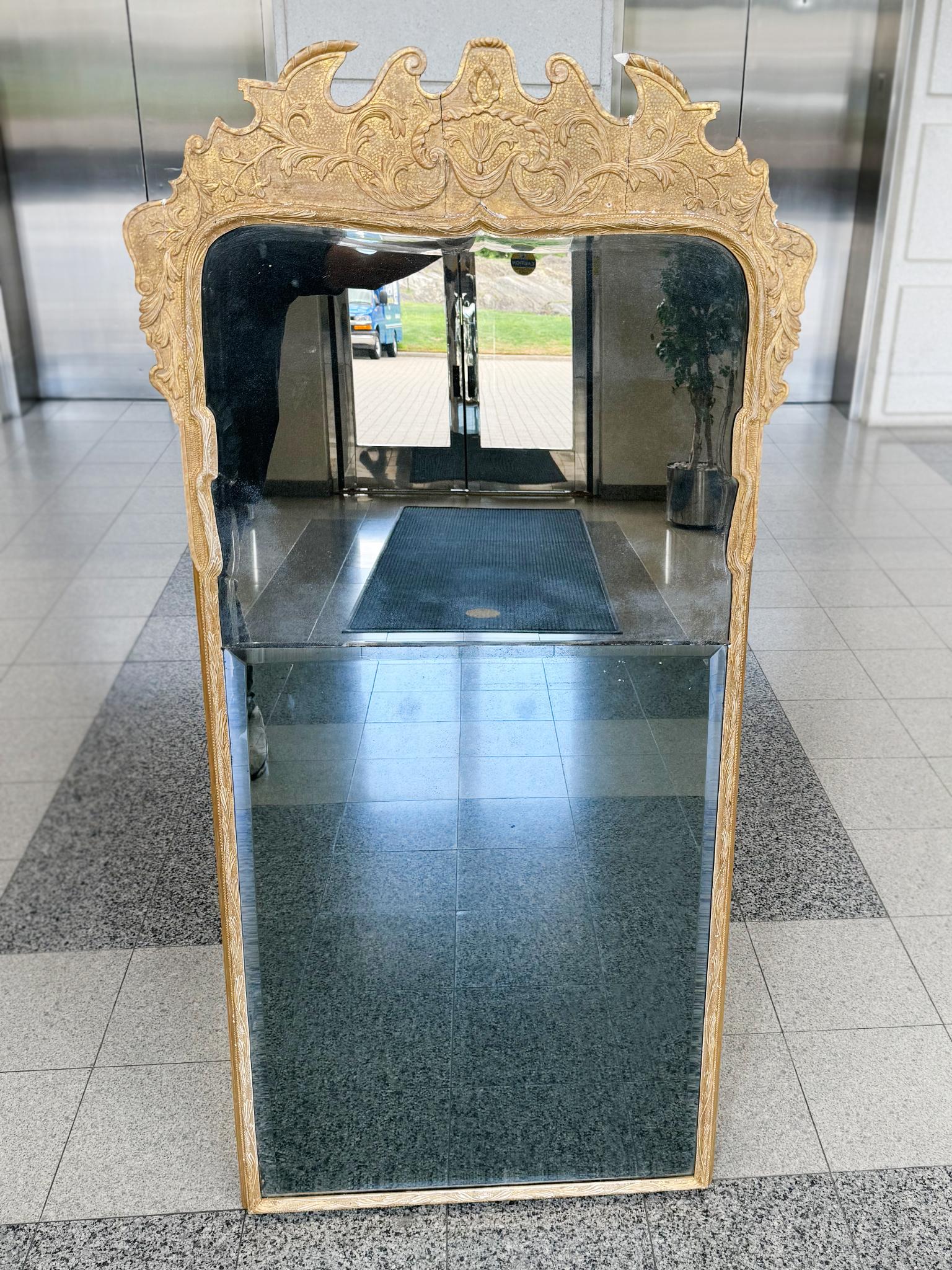 Hand-Crafted 18th Century George II Giltwood Wall Mirror For Sale