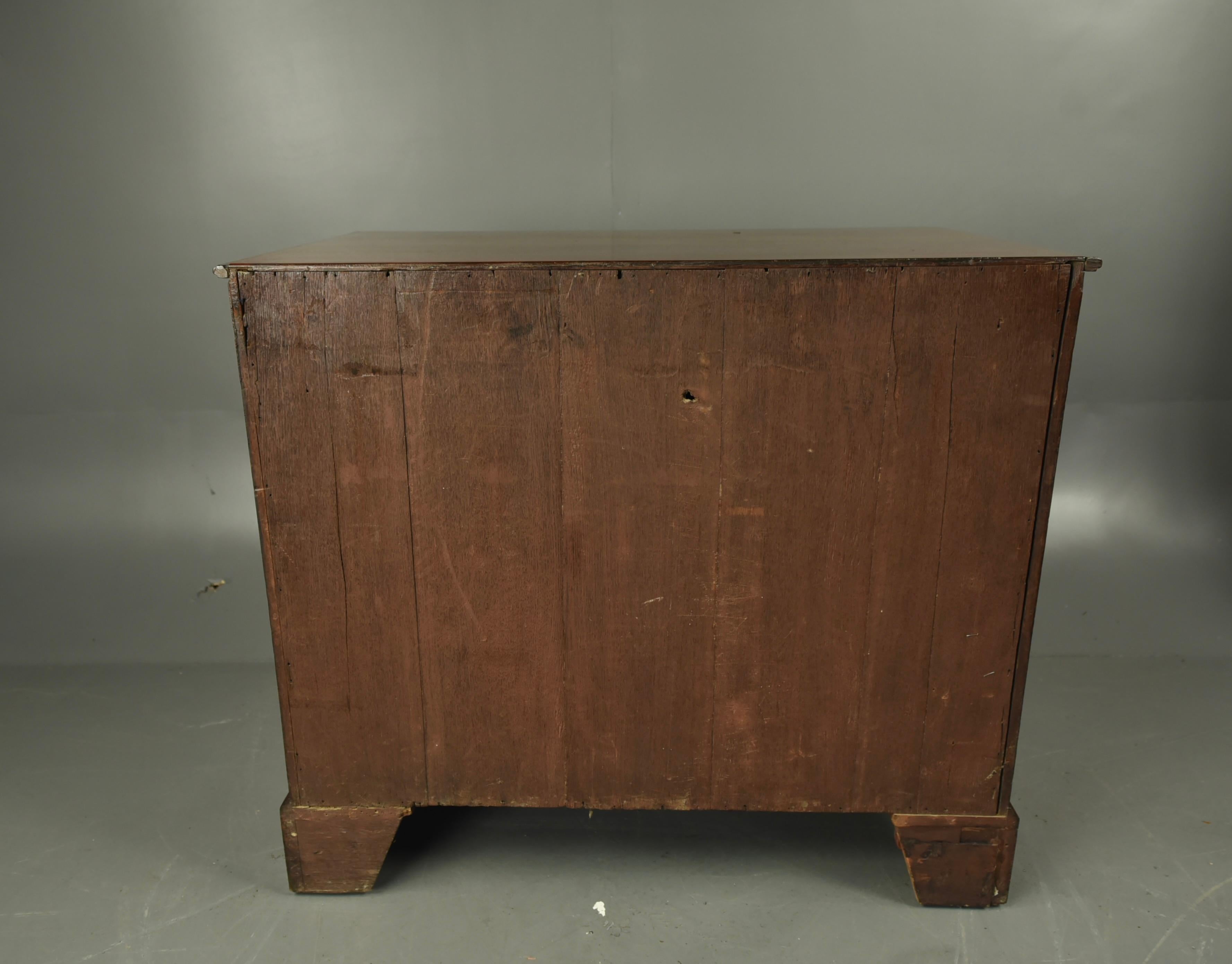 18th Century George II mahogany Gentleman's chest of drawers For Sale 3