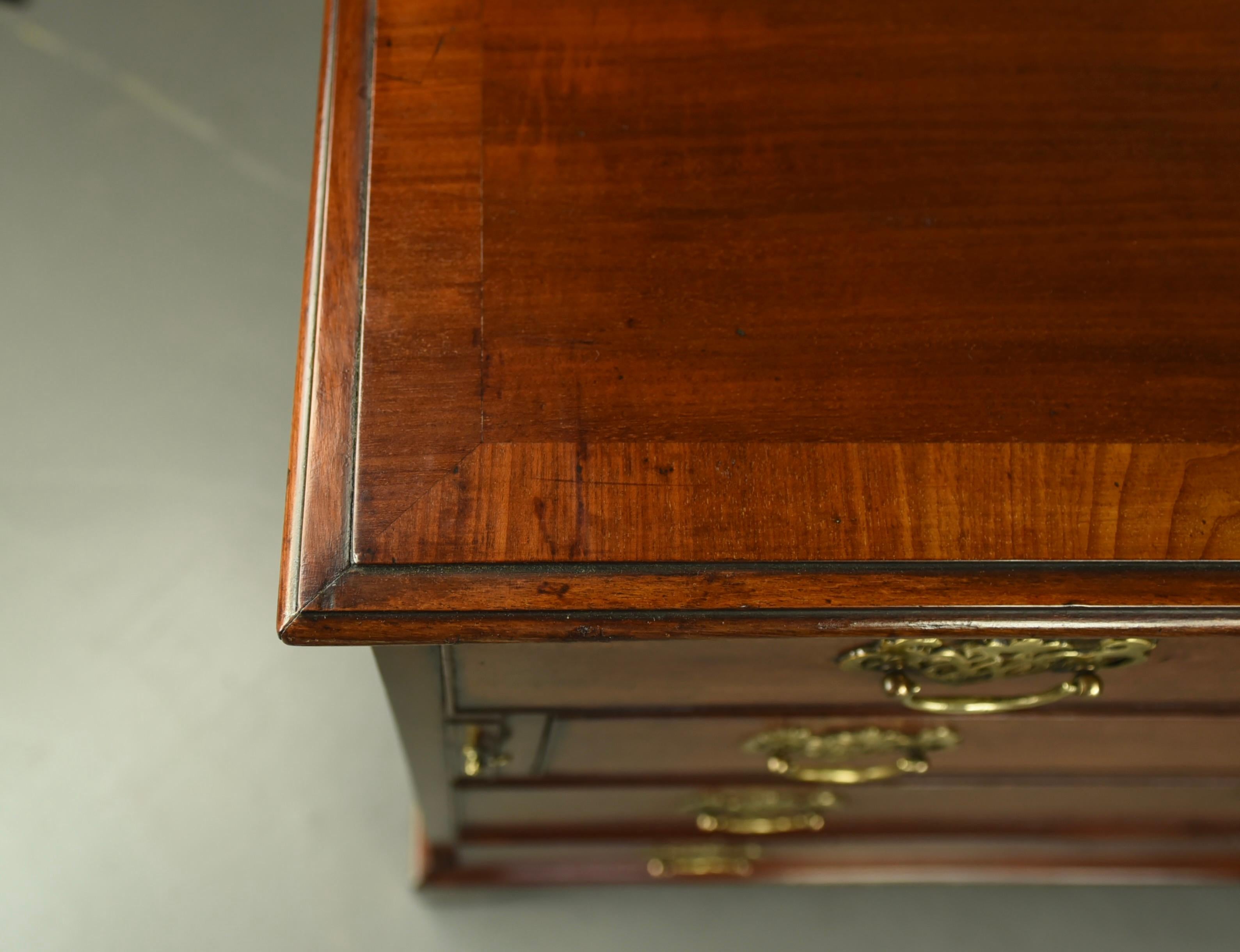 18th Century George II mahogany Gentleman's chest of drawers For Sale 2