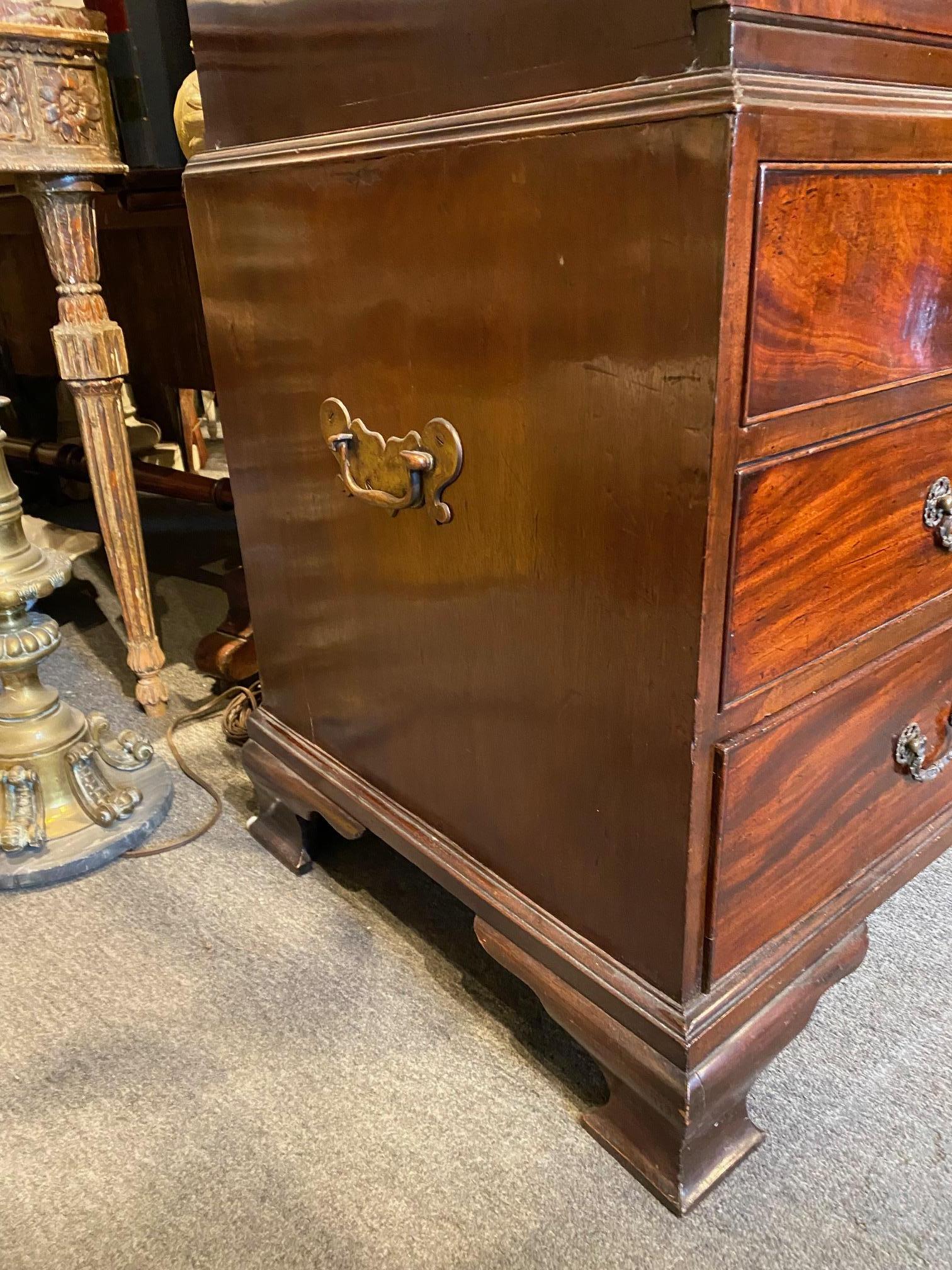 English 18th-Century George II Mahogany Linen Press, Attributed, Giles Grendey For Sale