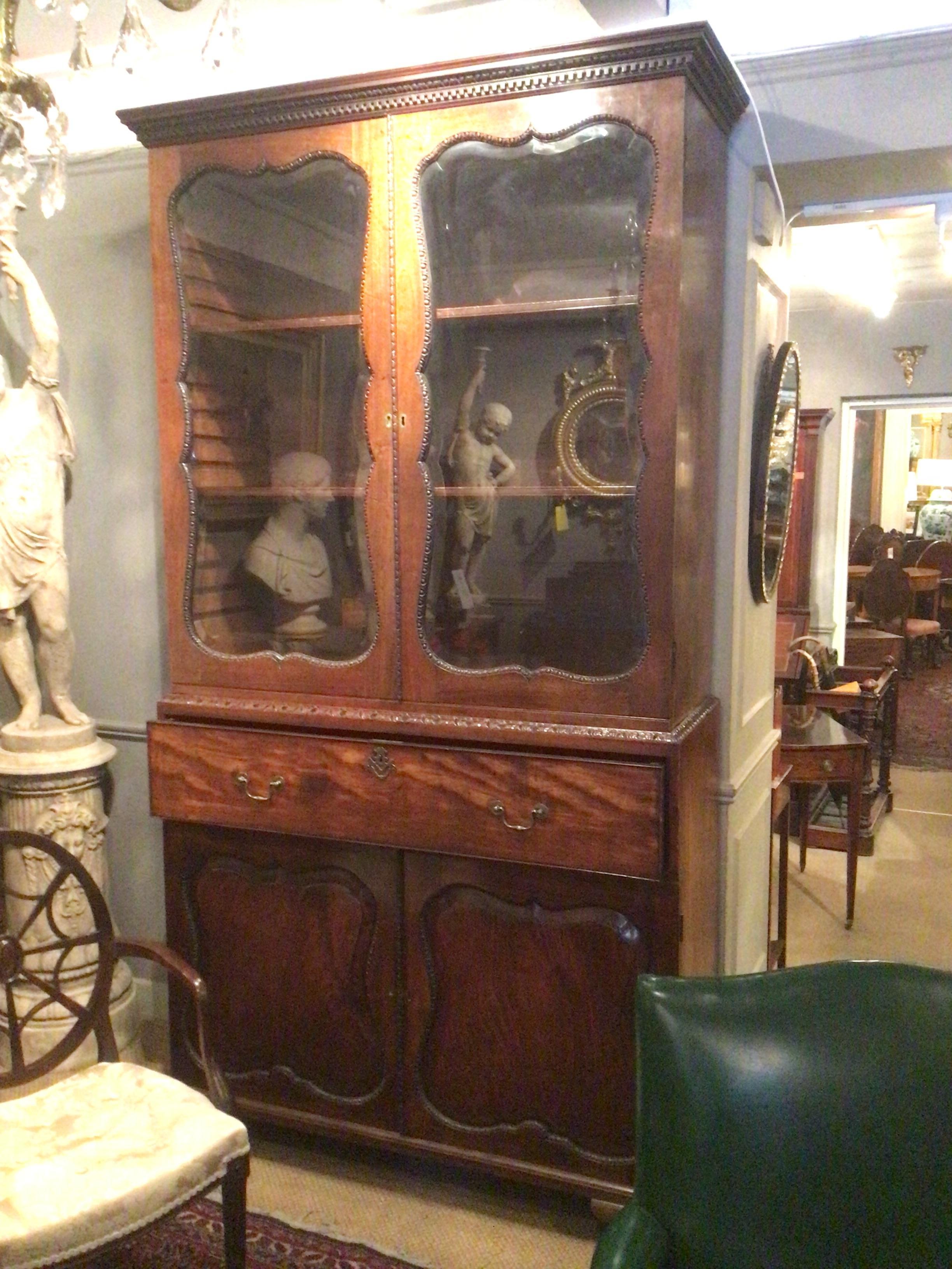 18th Century George II Mahogany Secretaire Bookcase Attributed to Giles Grendy In Excellent Condition In Dublin 8, IE