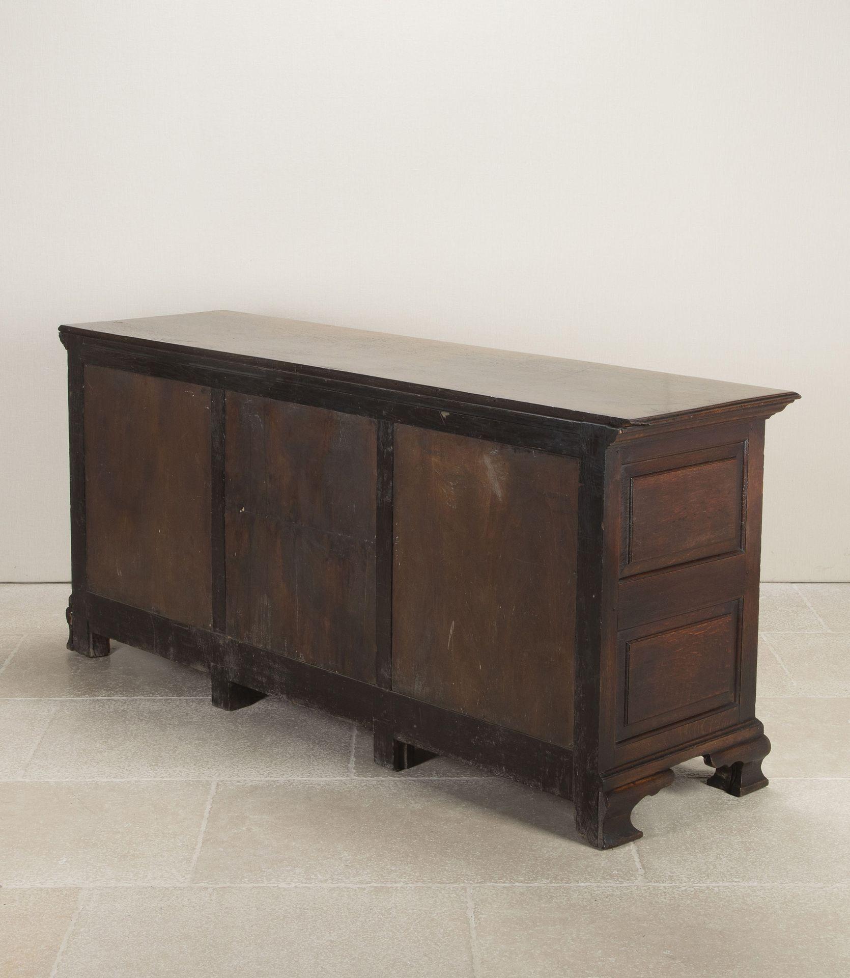 18th Century George II Nine Drawer Dresser Base In Good Condition For Sale In Gloucestershire, GB