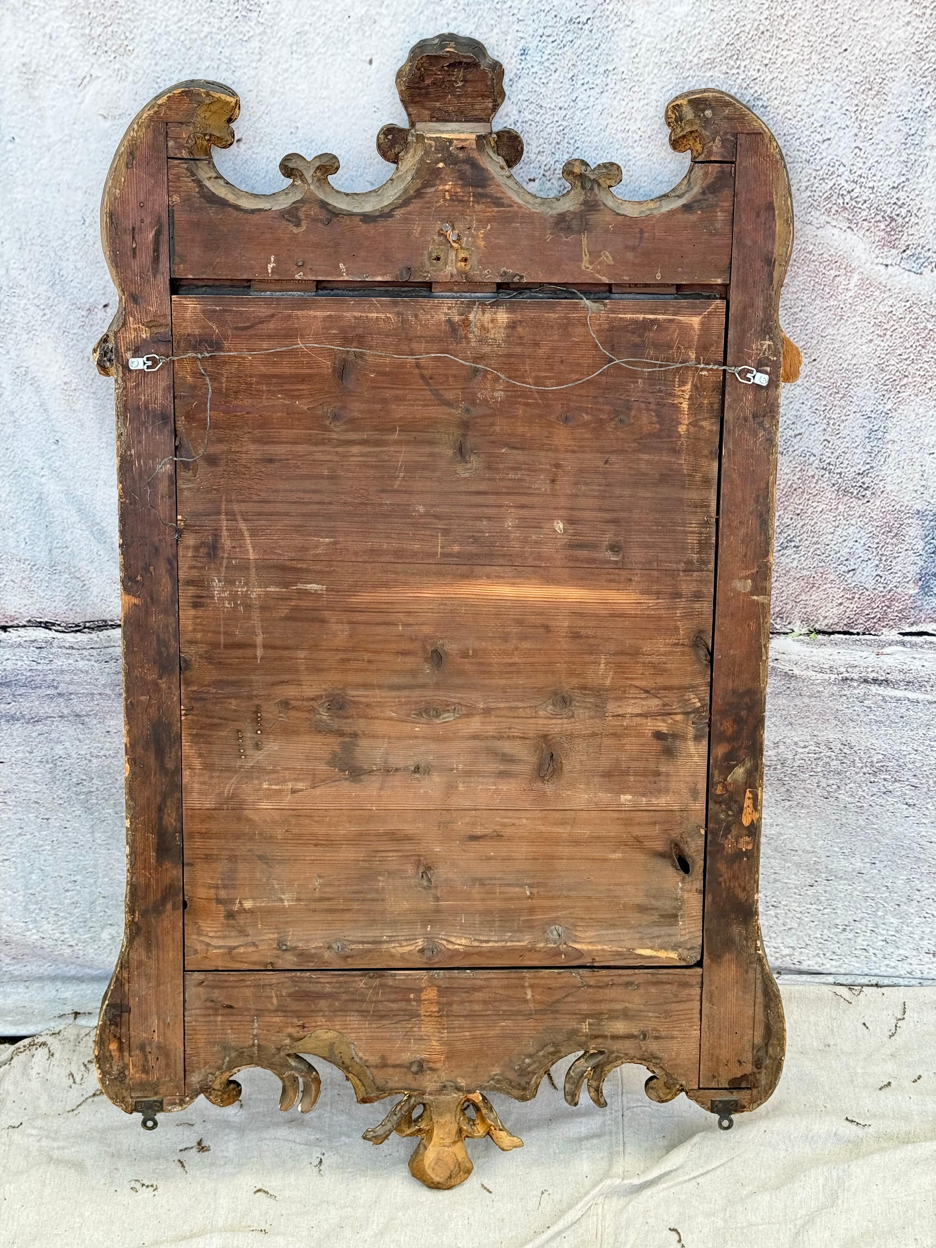 18th Century George II Parcel Gilt and Walnut Mirror For Sale 5