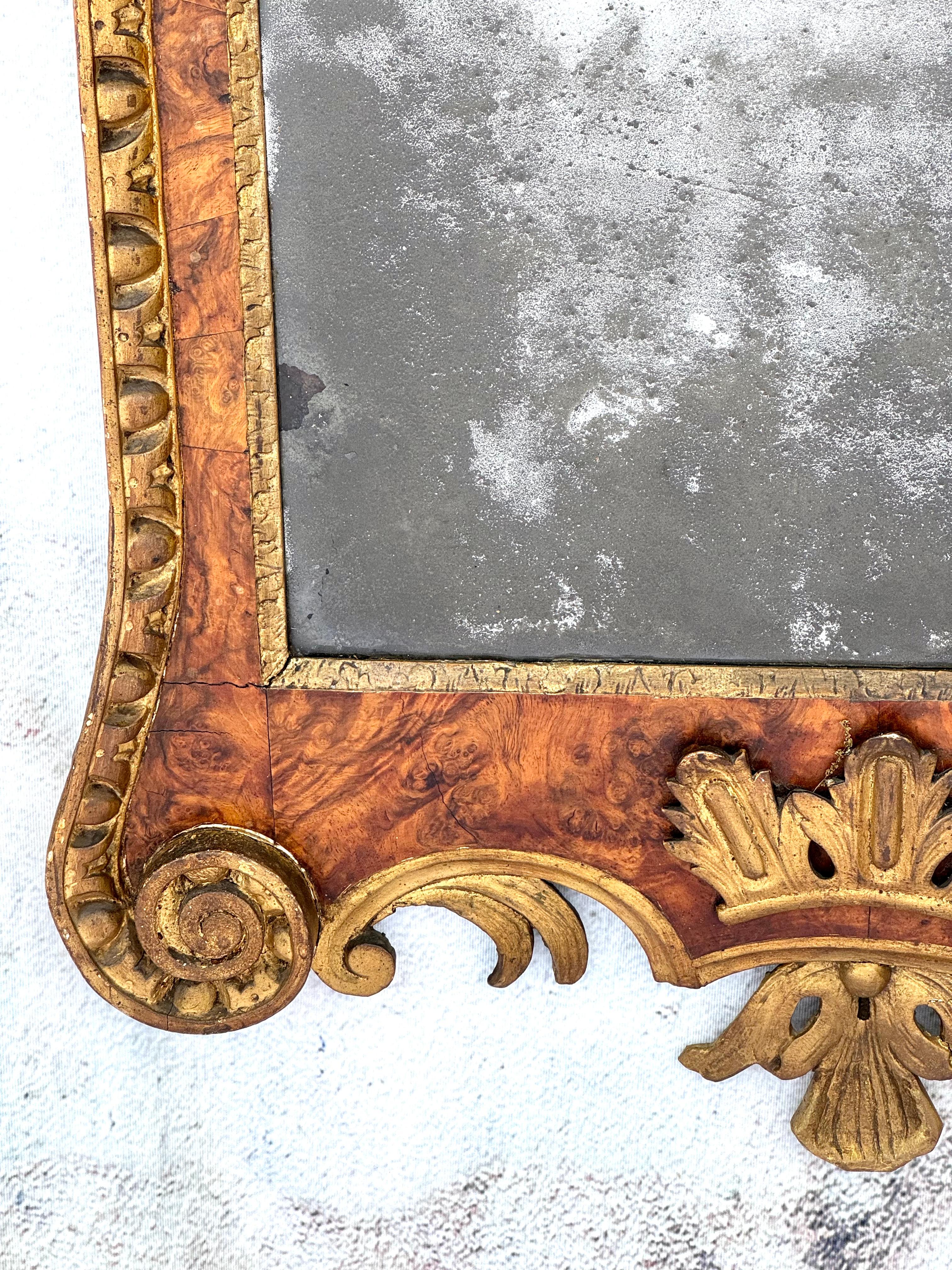Noyer Miroir à parcellaire en noyer et doré du XVIIIe siècle de George II en vente