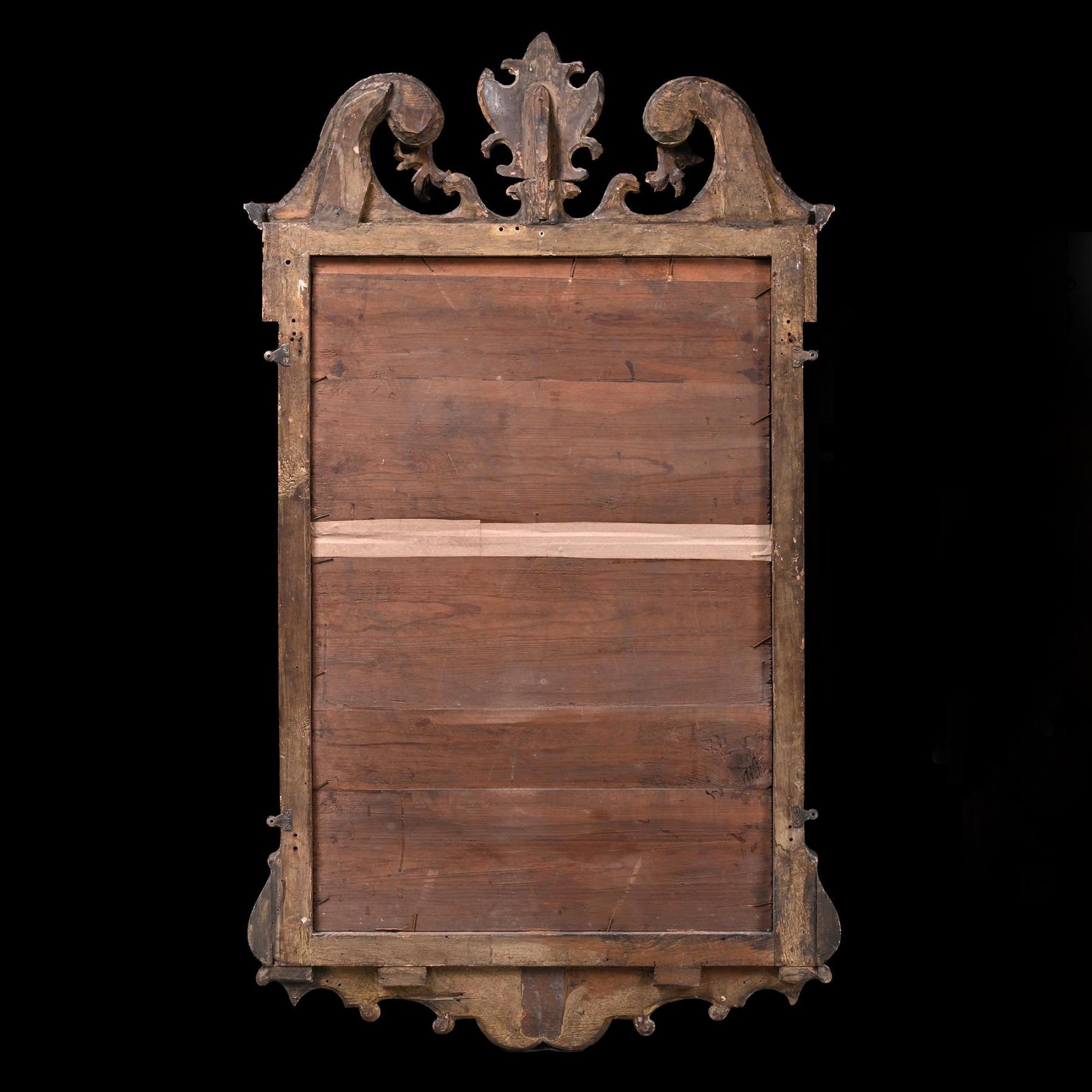 Miroir en bois doré et gesso sculpté d'époque George II du XVIIIe siècle en vente 1