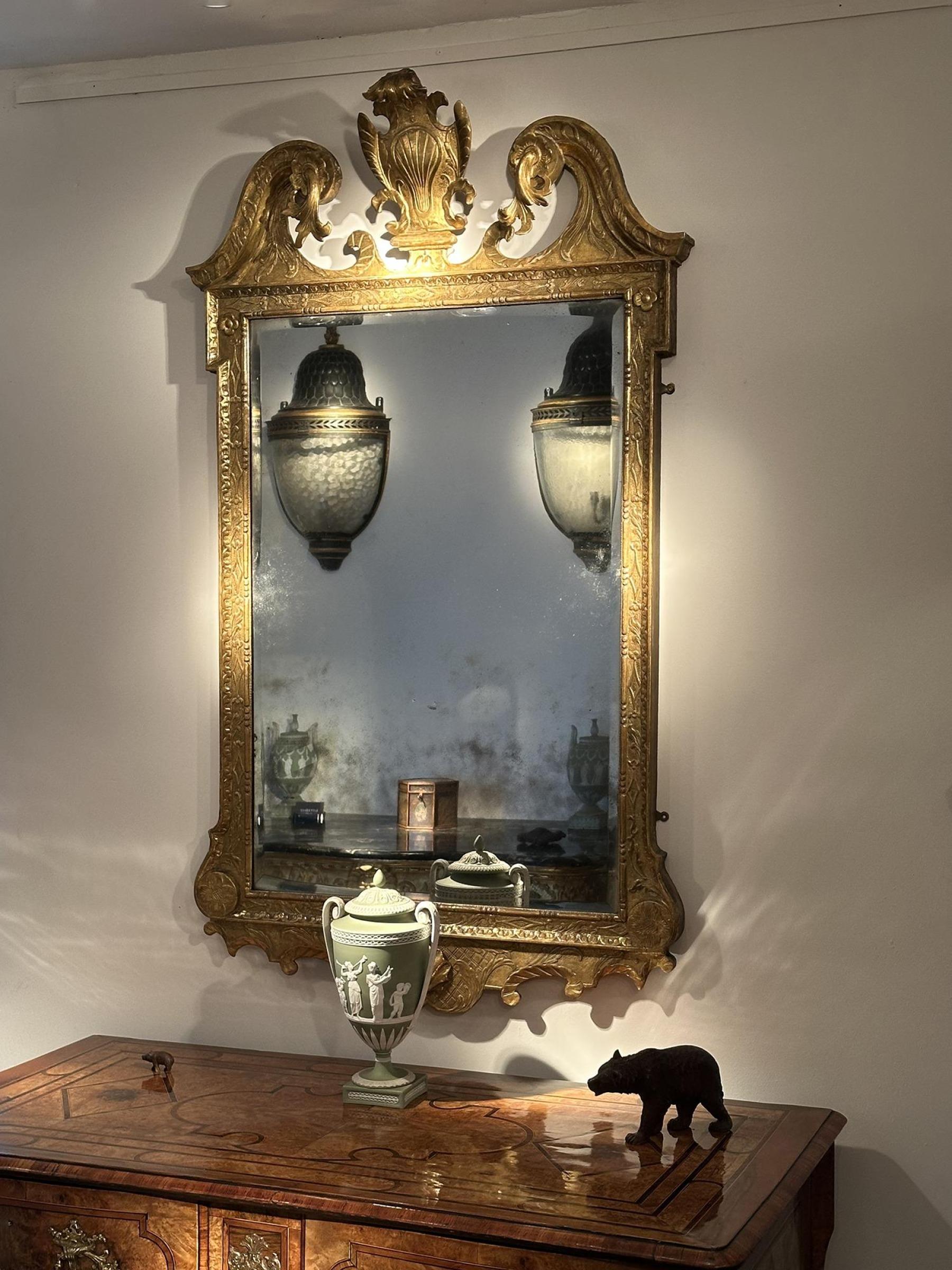 Gesso Miroir en bois doré et gesso sculpté d'époque George II du XVIIIe siècle en vente