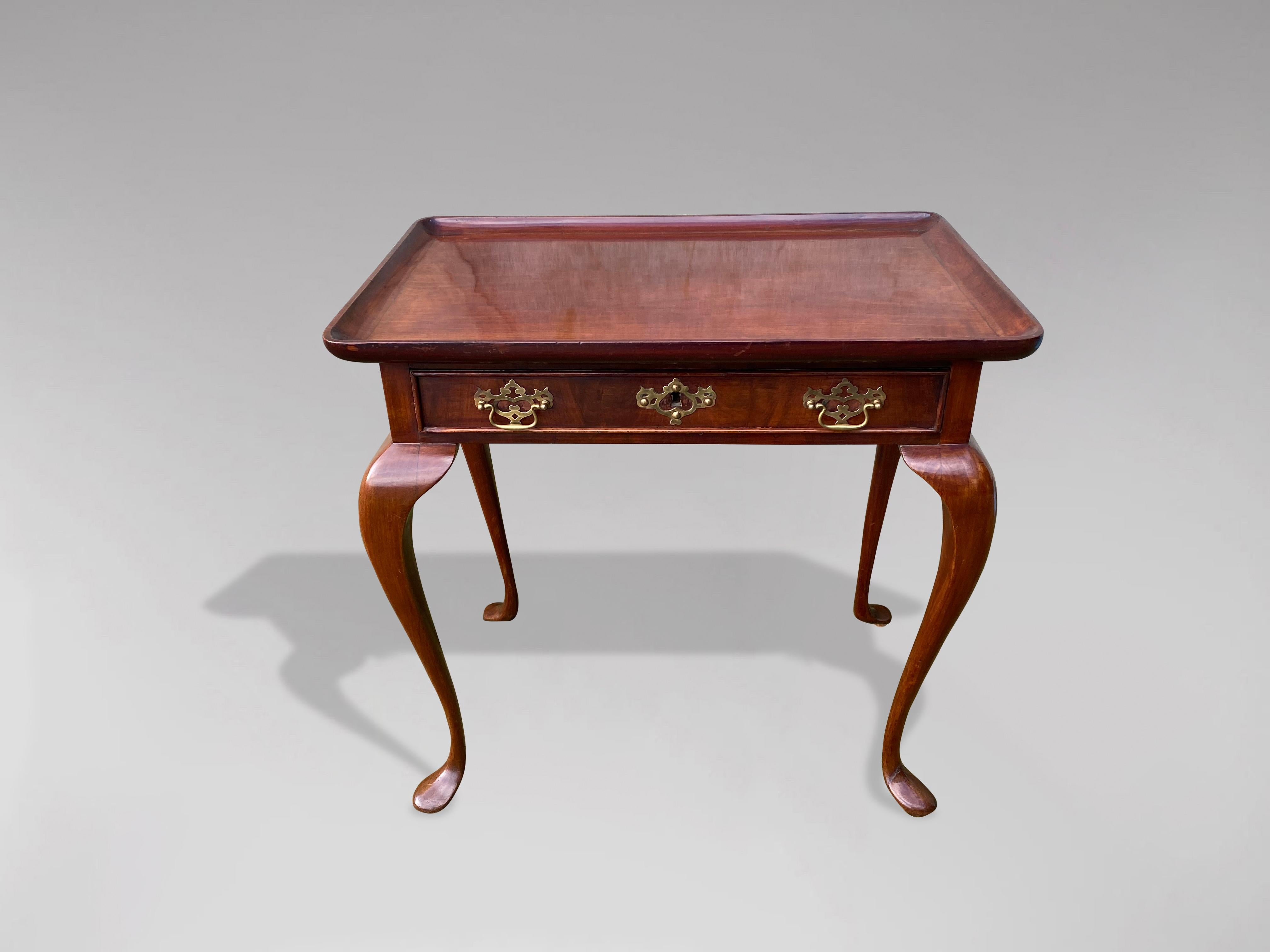 Polished 18th Century George II Period Mahogany Dish Top Tea Table For Sale