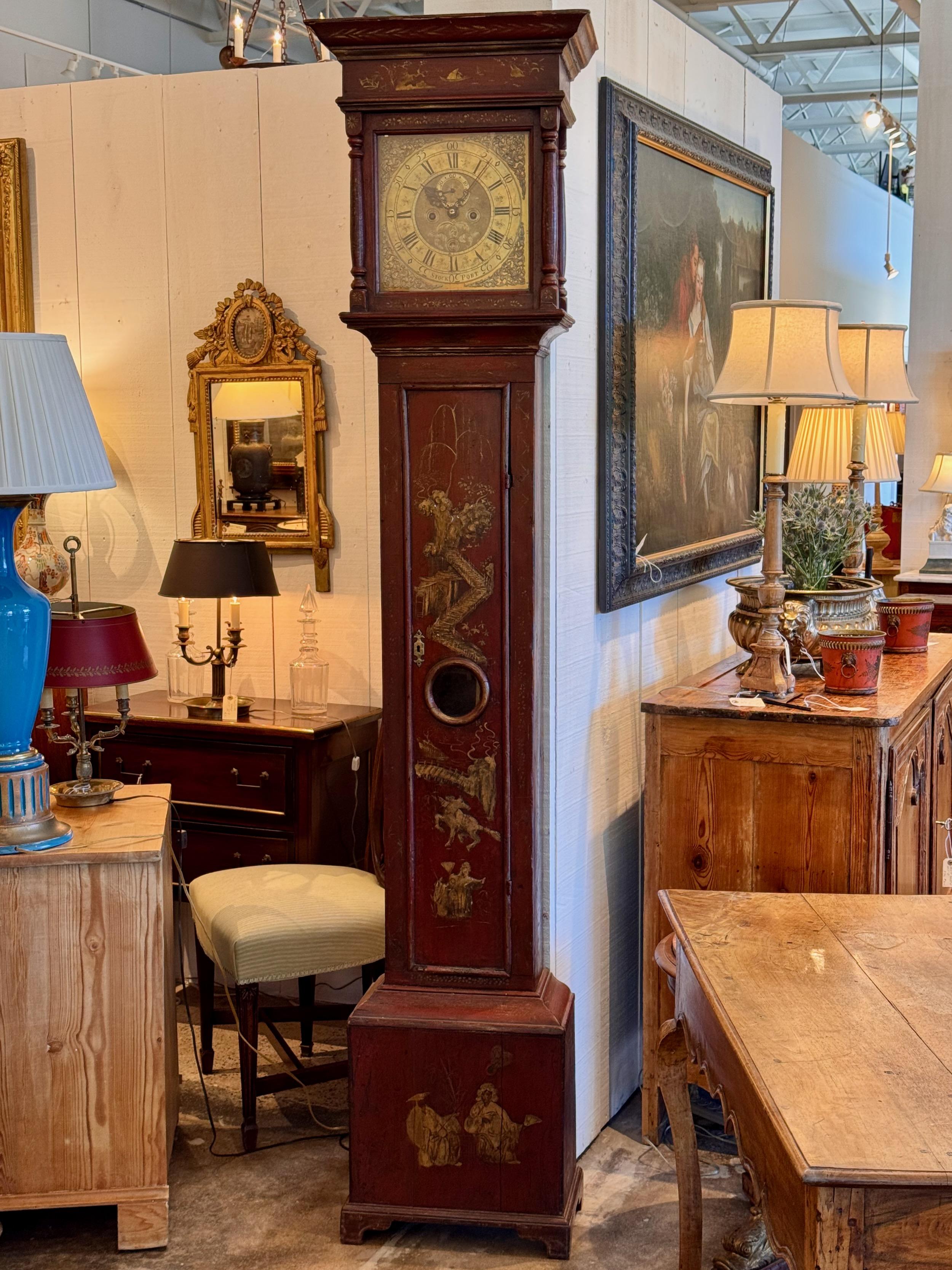 Rote Chinoiserie-Uhr aus dem 18. Jahrhundert George II (Britisch) im Angebot