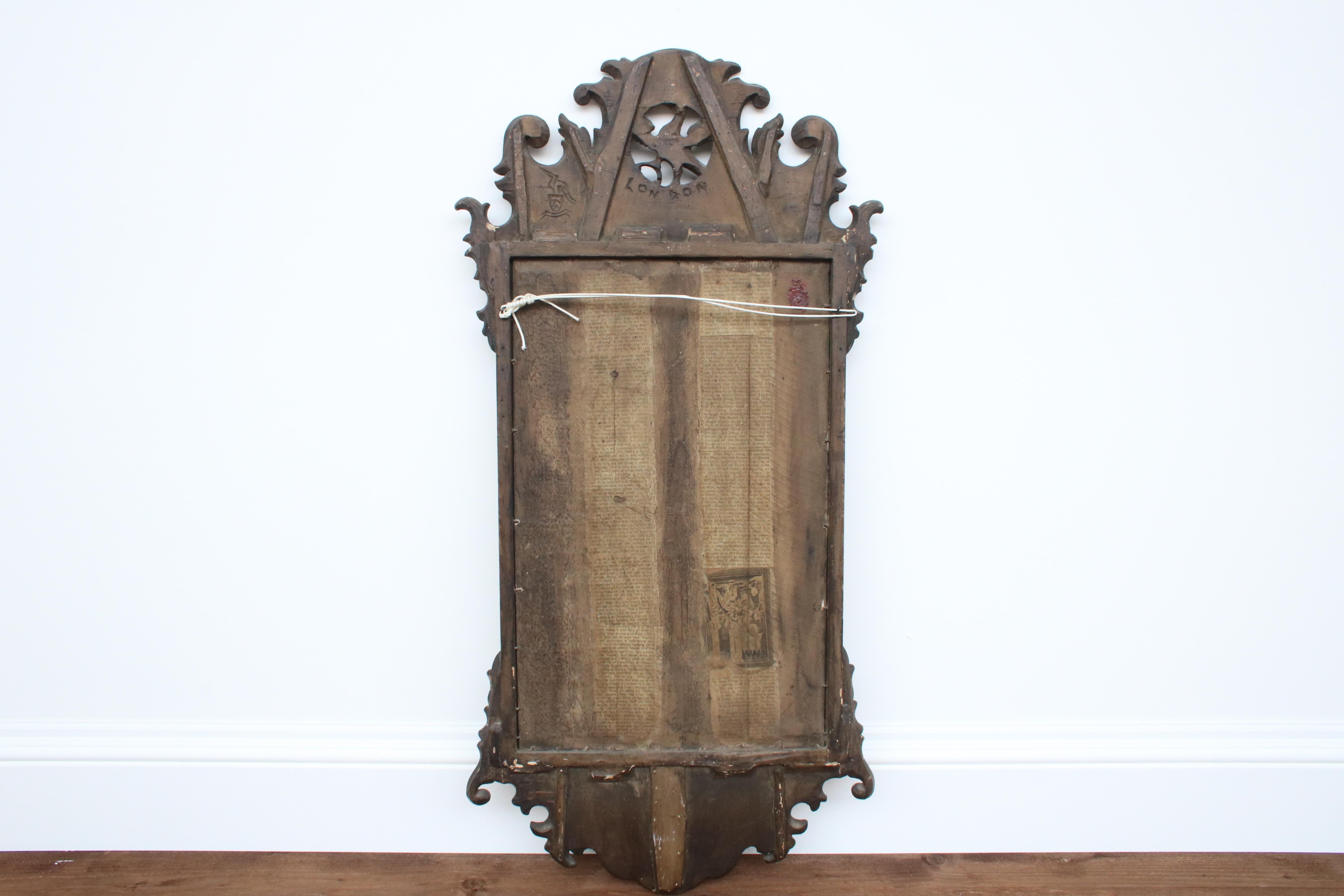 Rare 18th century George II wall mirror with walnut veneer fretwork frame and gilt detail to the inner frame and Hoho bird carved in the center top. The original mirror plate is in excellent condition.

A fantastic decorative item in truly