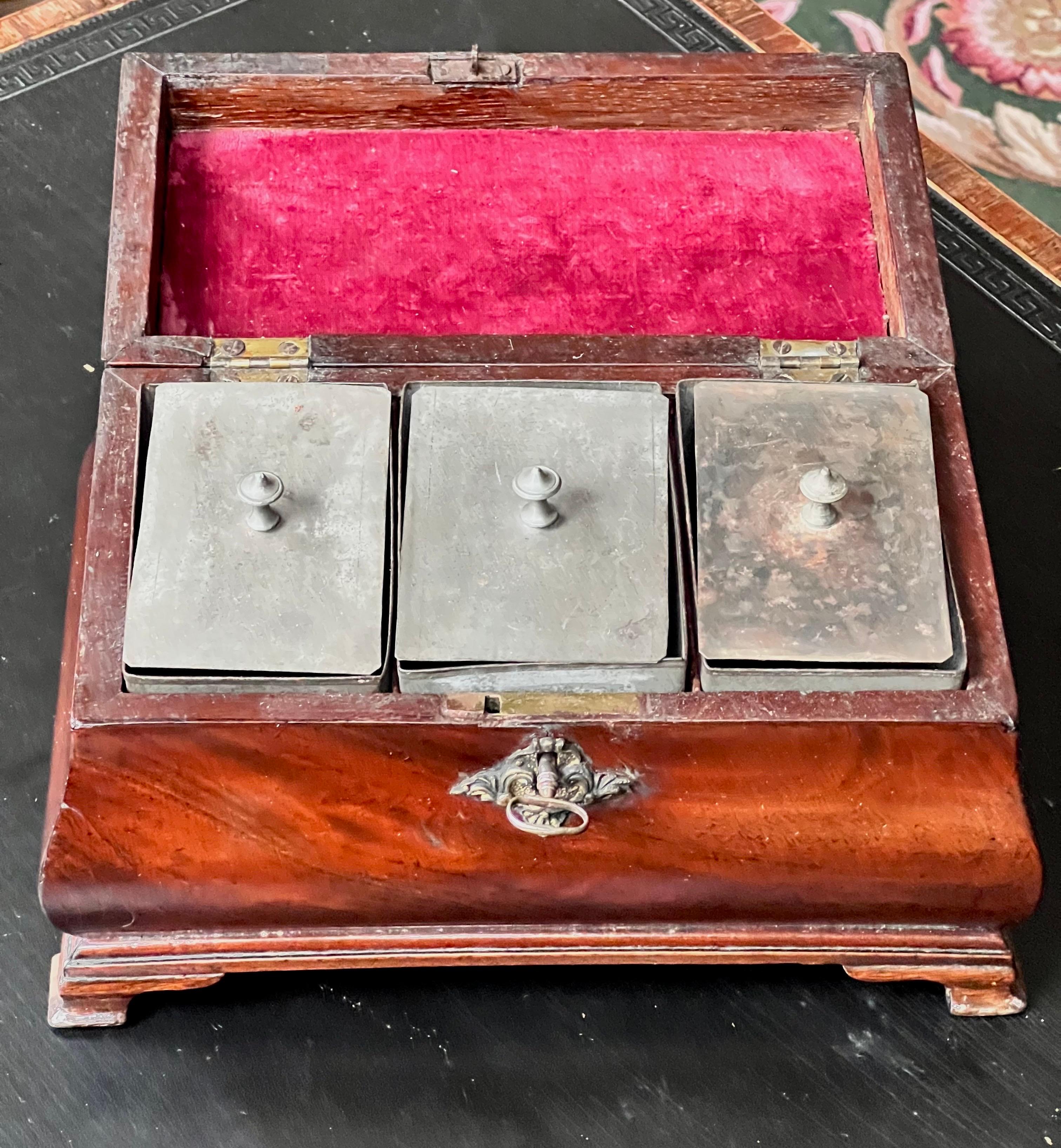 Porta tè a forma di bombe del XVIII secolo di Giorgio III in vendita 5