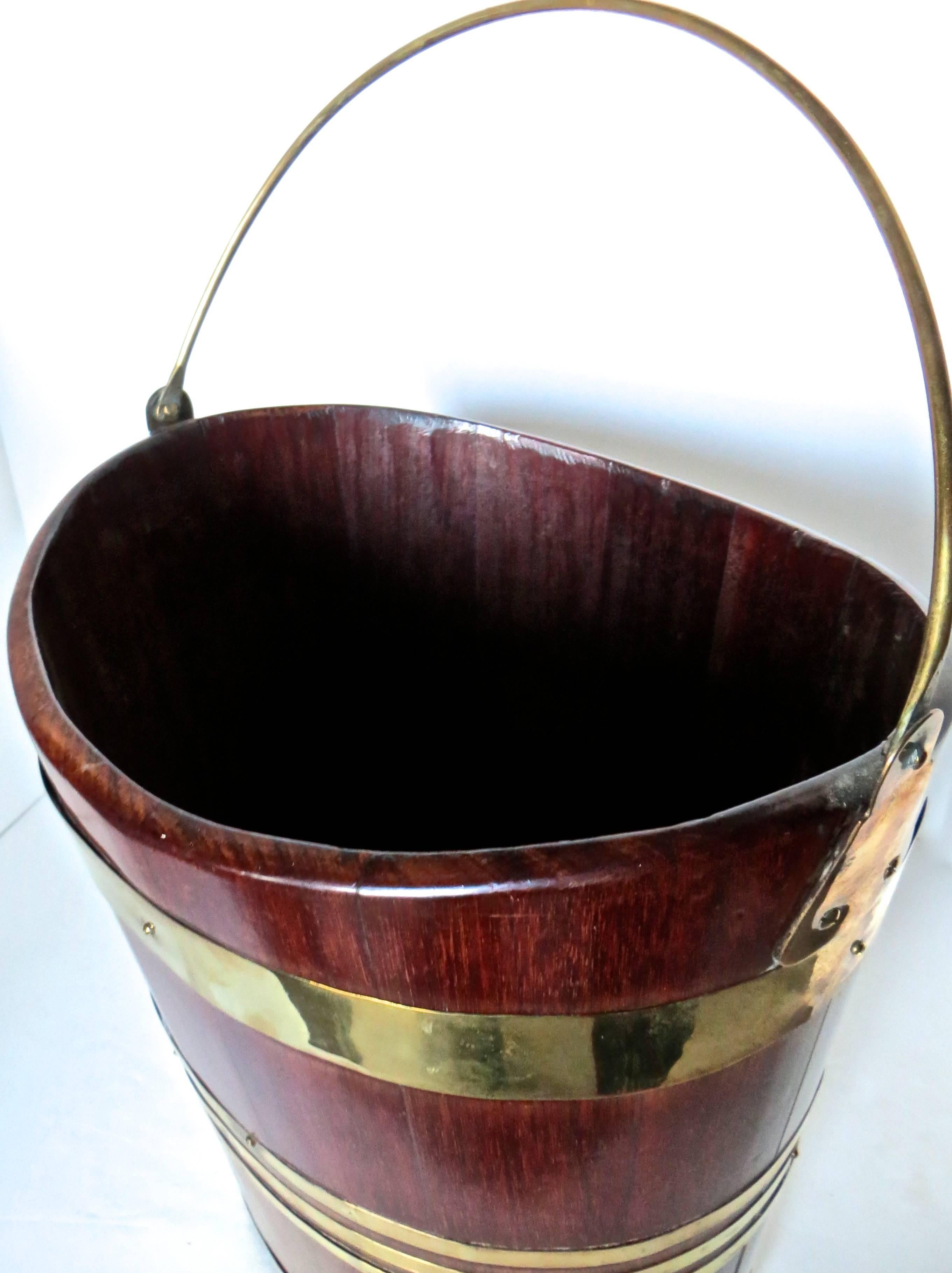 18th Century George III Brass Bound Oval Peat Bucket In Excellent Condition In Incline Village, NV