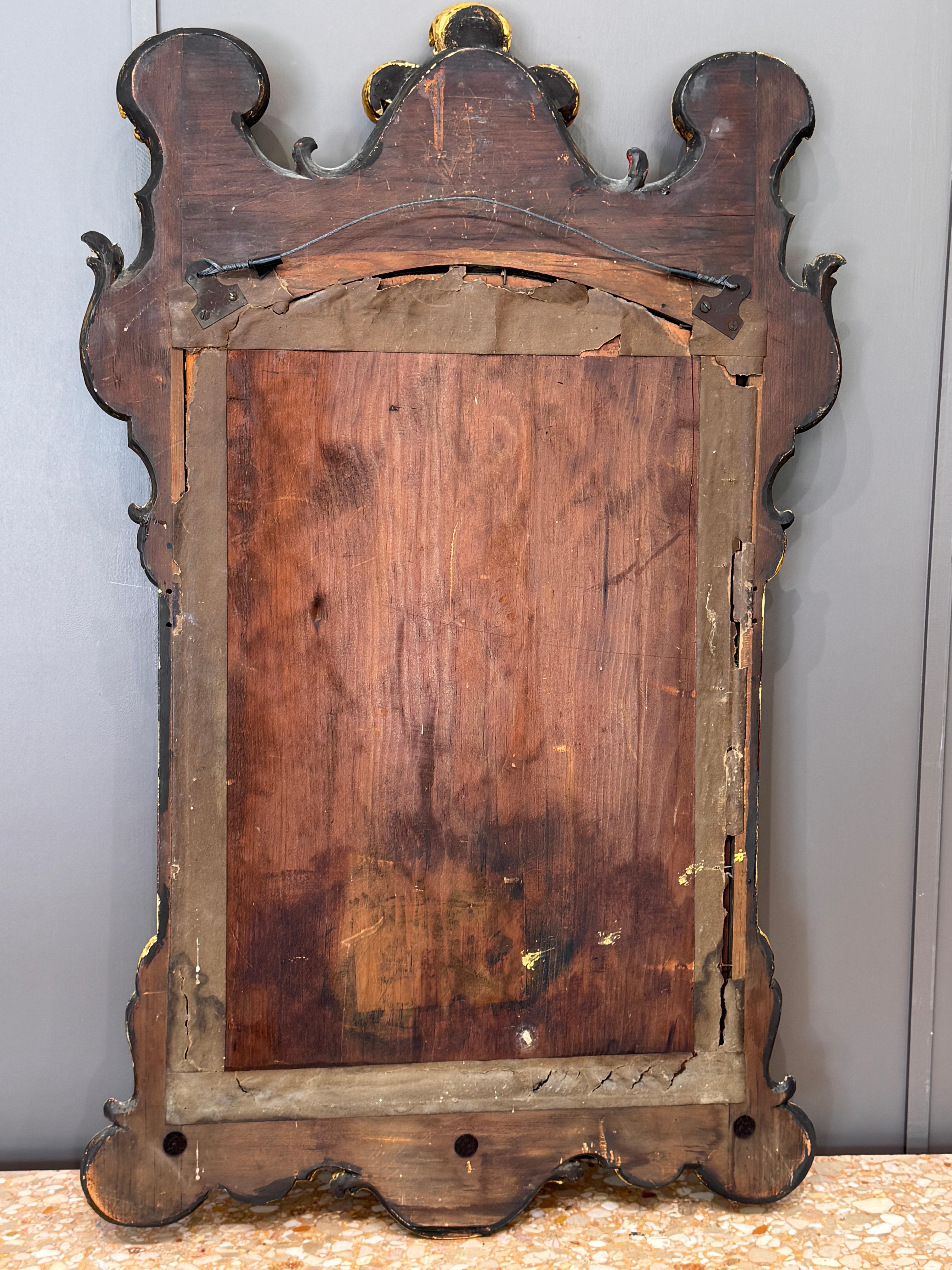 Spiegel aus geschnitztem Giltwood aus dem 18. Jahrhundert George III im Angebot 4