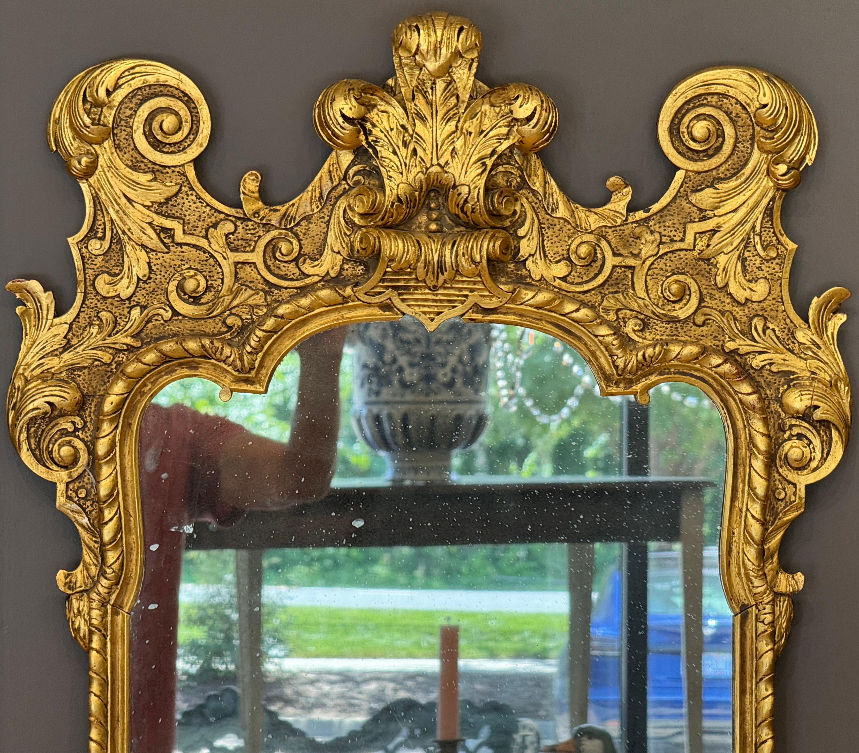 Spiegel aus geschnitztem Giltwood aus dem 18. Jahrhundert George III (Rokoko) im Angebot