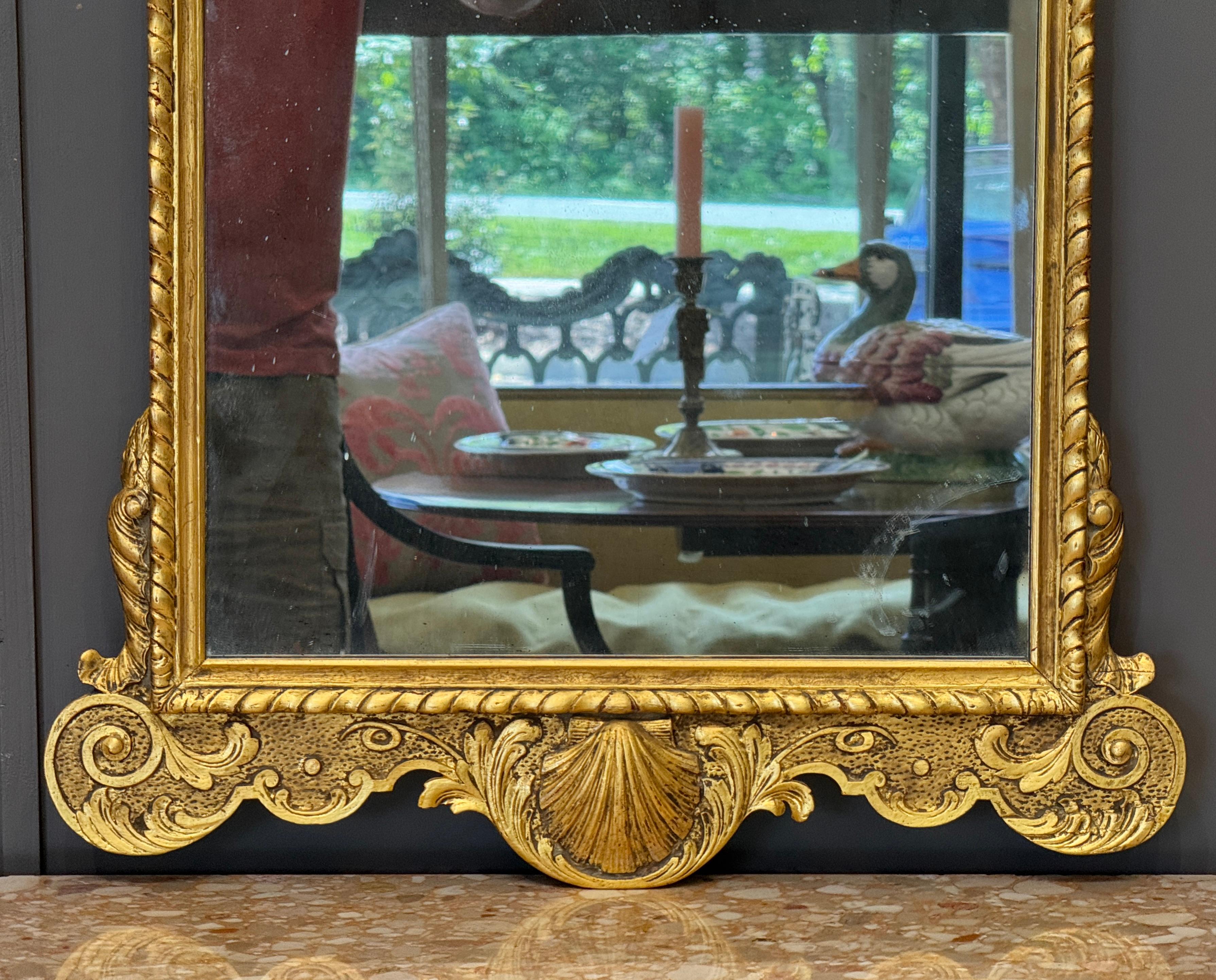 Spiegel aus geschnitztem Giltwood aus dem 18. Jahrhundert George III (Britisch) im Angebot