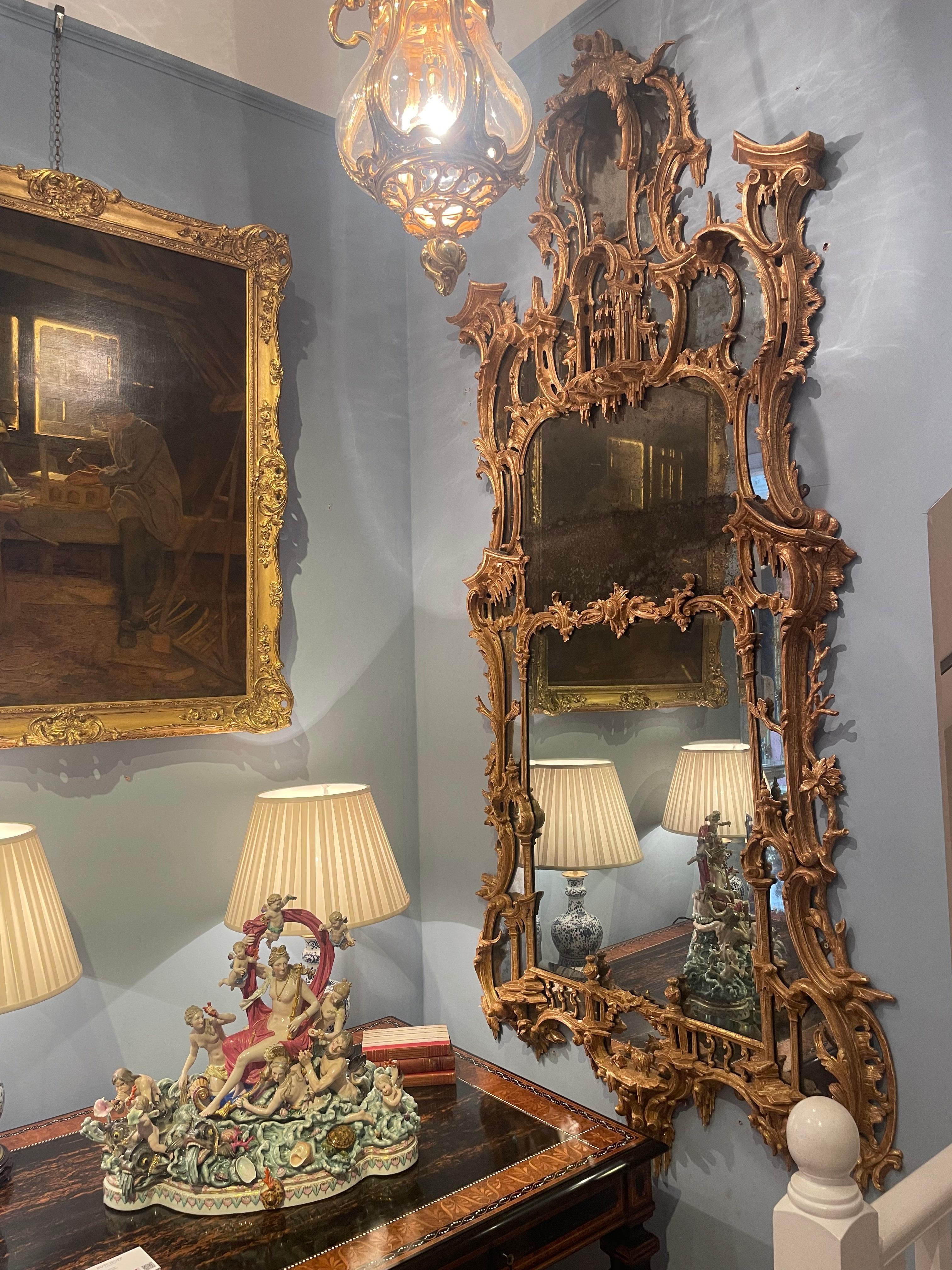 18th Century George III Carved Mirror in the Manner of Thomas Johnson In Good Condition For Sale In London, GB
