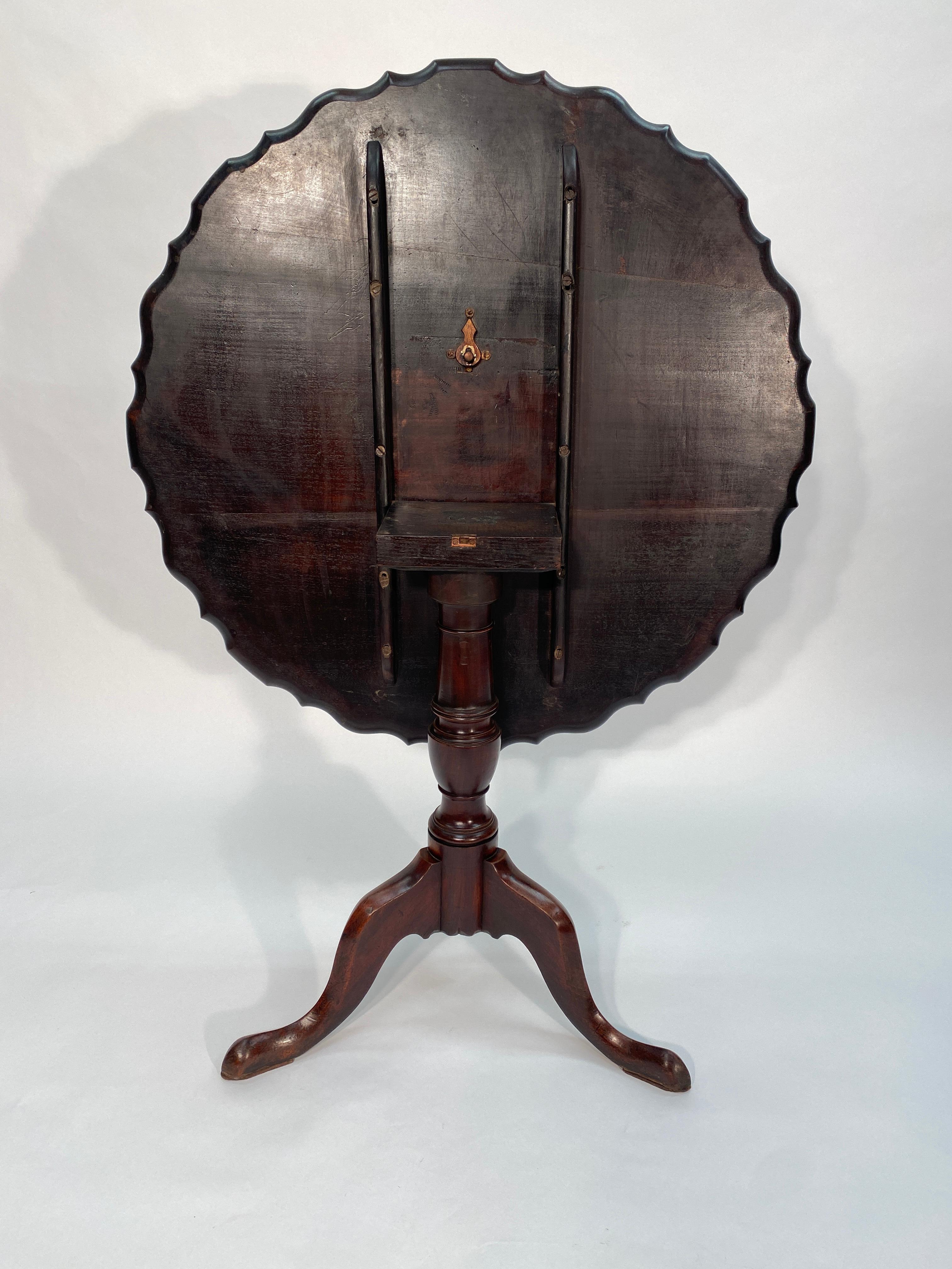 Englischer Mahagoni-Tisch mit Klappplatte aus dem 18. Jahrhundert im Zustand „Gut“ in Nashville, TN