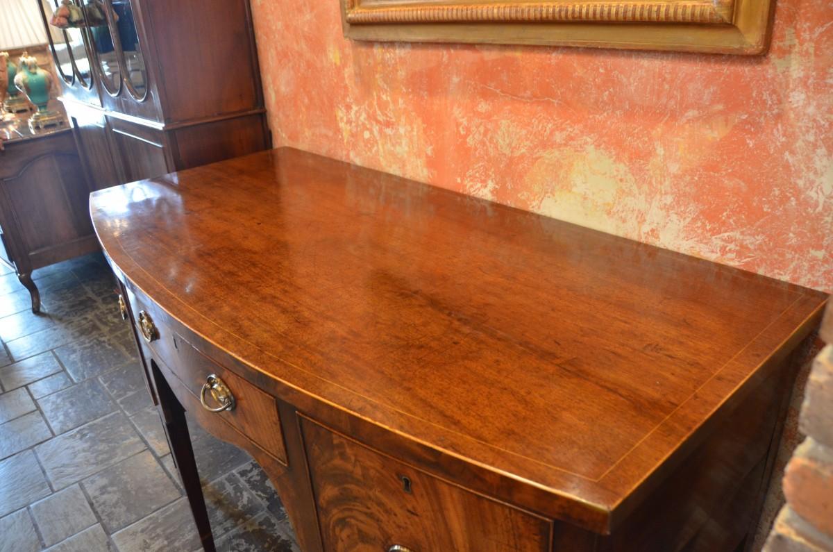 18th Century George III Flame Mahogany Sideboard In Good Condition In New Orleans, LA