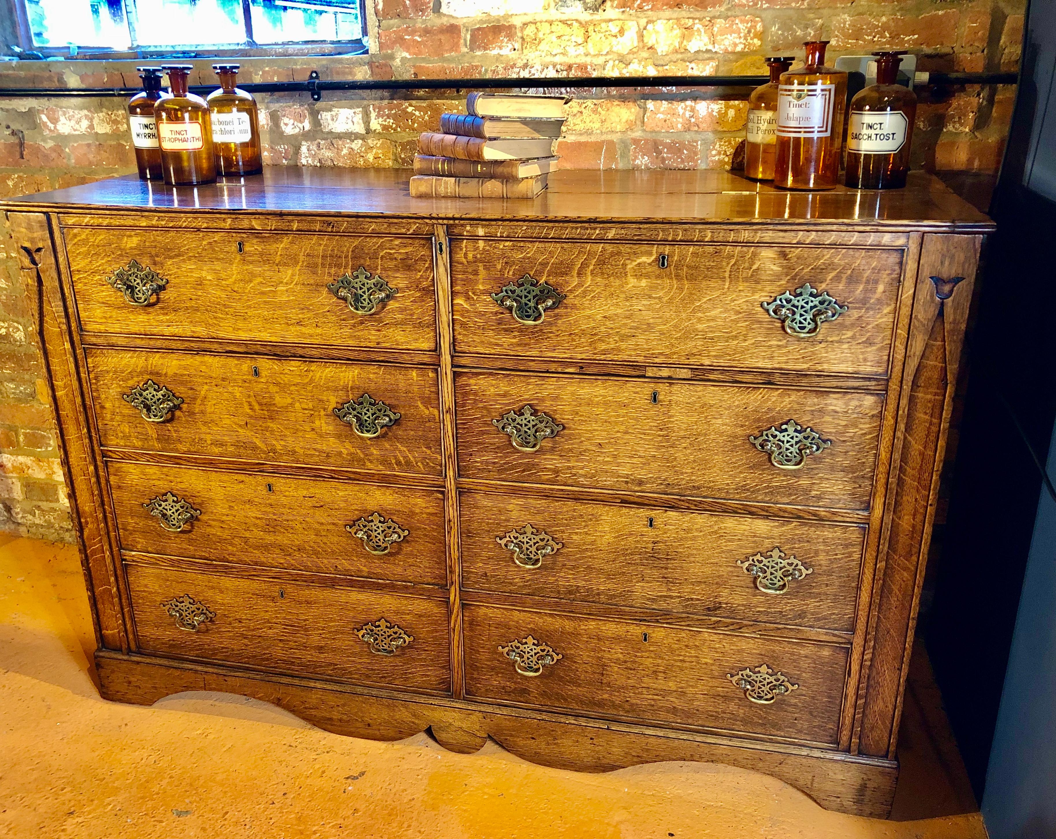 A very handsome 18th century Georgian golden oak large chest of drawers, or mule chest. Original locks and brass ware. This double size chest of drawers has a very useful amount of storage space with its six slide out drawers and double size top