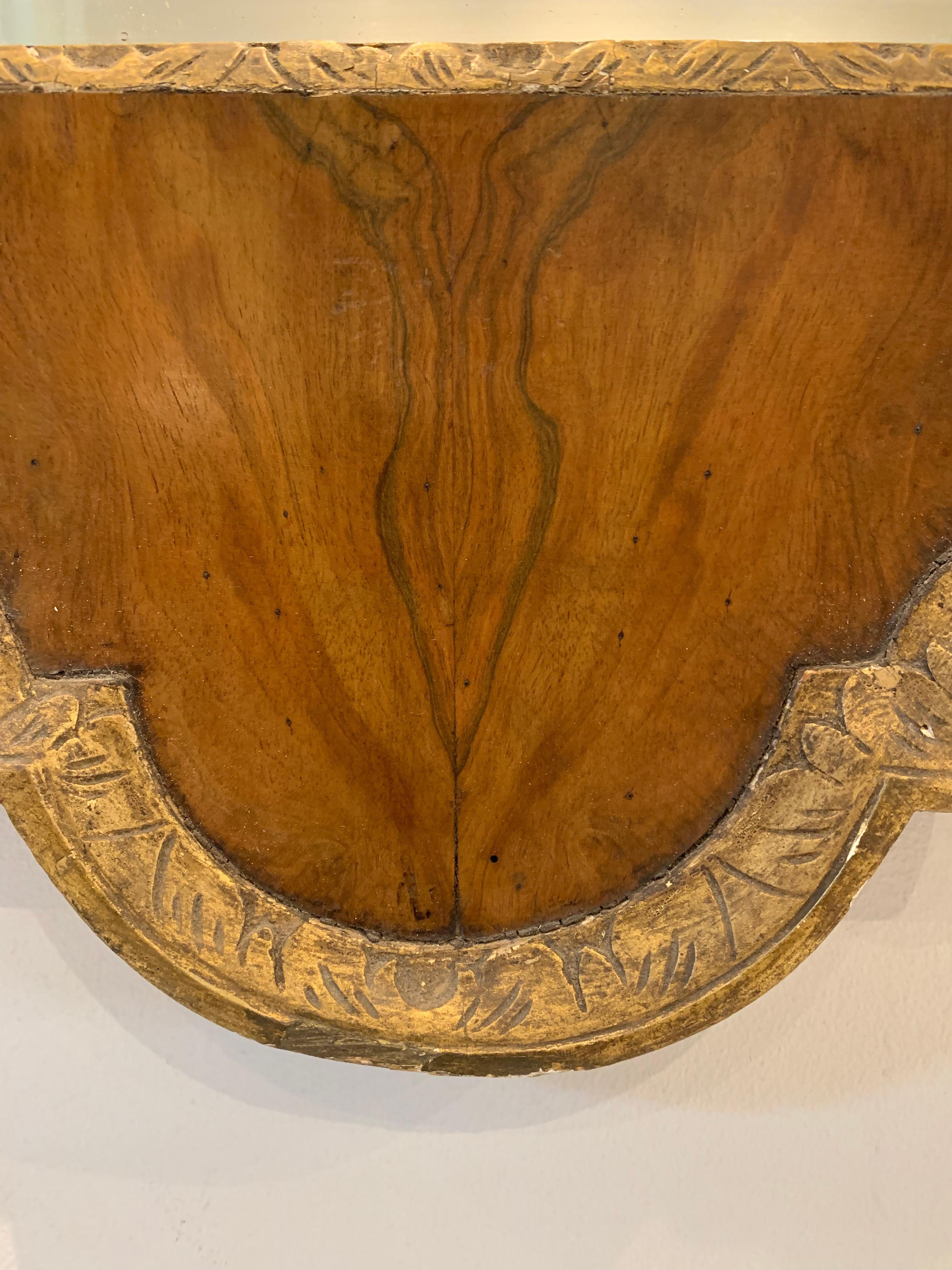 Irischer Spiegel aus Wurzelnussholz und vergoldet, 18. Jahrhundert, von Jackson of Dublin  im Angebot 3