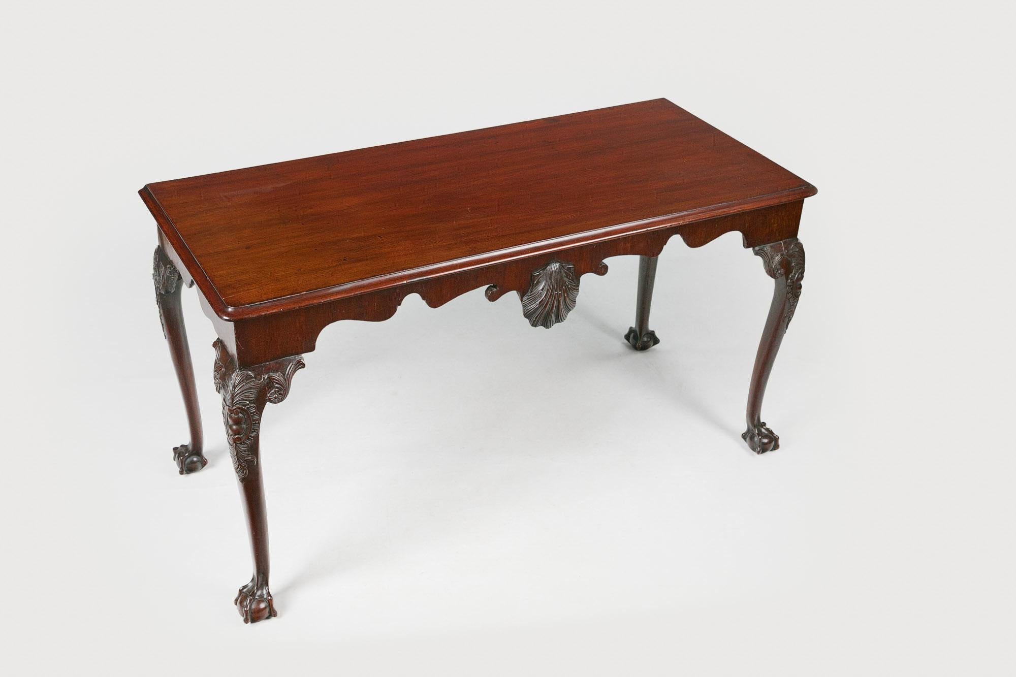 18th Century George III Irish Mahogany Side Table In Good Condition In Dublin 8, IE