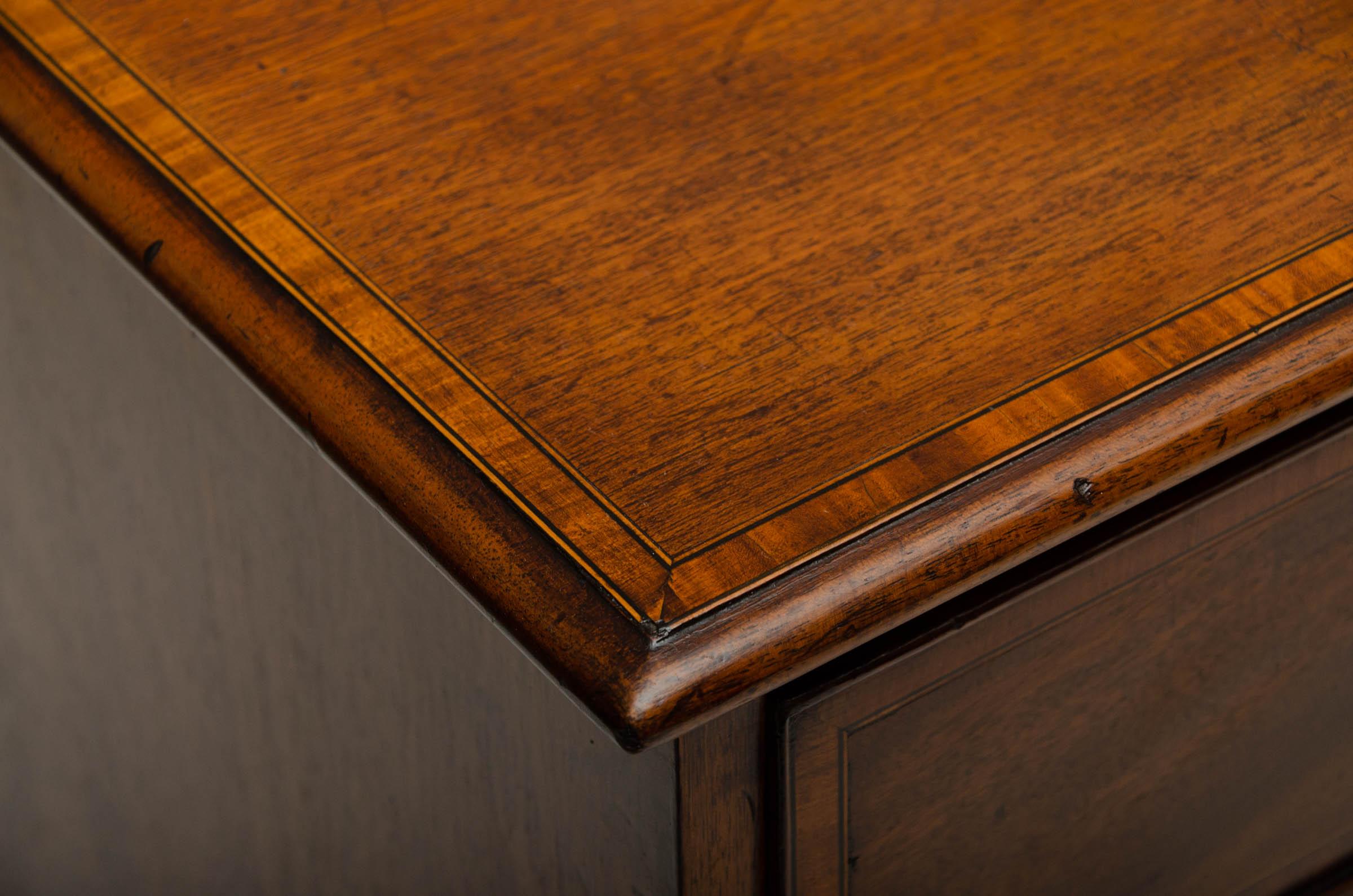 18th Century George III Mahogany and Satinwood Chest of Drawers, England In Good Condition In East Hampton, NY