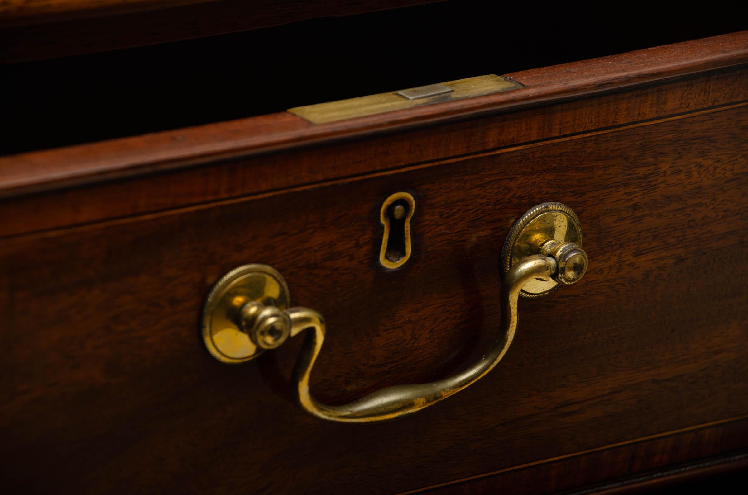 18th Century George III Mahogany and Satinwood Chest of Drawers, England 2