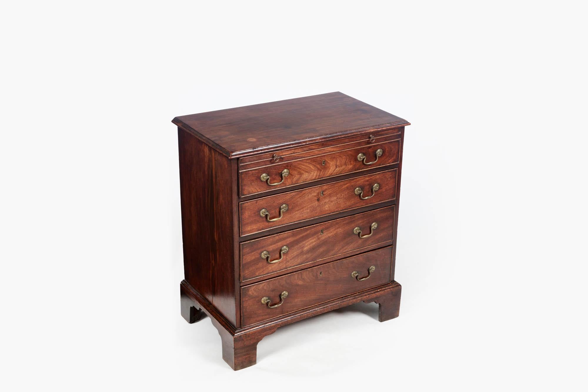 English 18th Century George III Mahogany Bachelor’s Chest For Sale