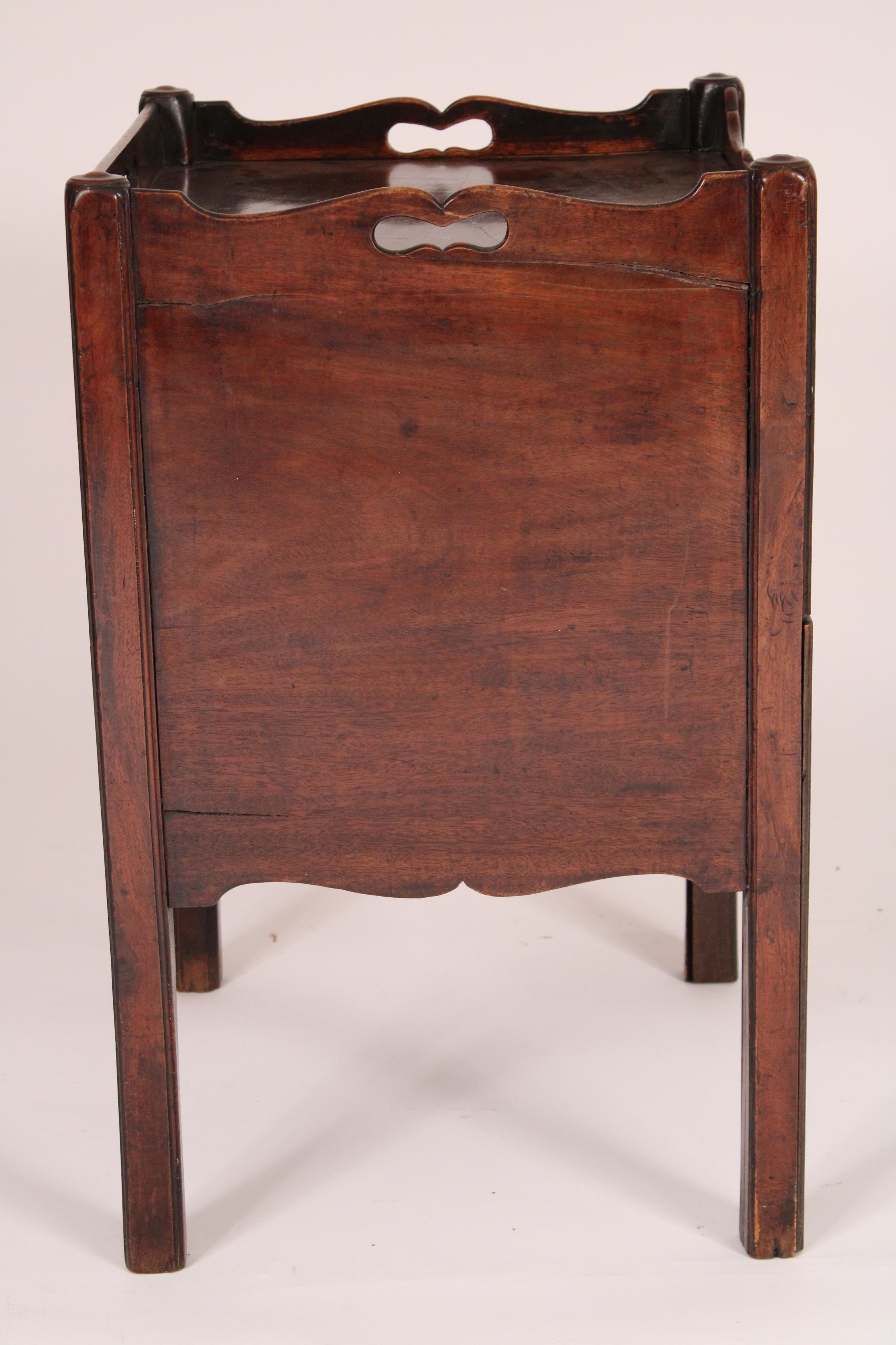 18th Century George III Mahogany Bedside Commode In Good Condition For Sale In Laguna Beach, CA